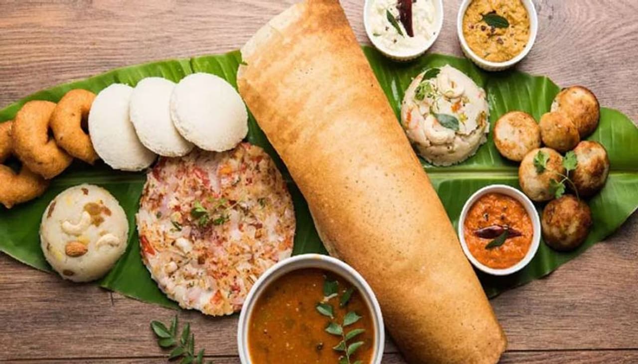 <p>ఉదయం లేచి అల్పాహారం తీసుకోవడం చాలా ముఖ్యం. కానీ చాలా మంది ప్రజలు తమ ఉరుకుల పరుగుల జీవితం లేదా పని అలవాట్లను పనిలో ఉండటం... ఇంకేందో కారణం వల్ల తినడం మానేస్తున్నారు. కానీ అది తప్పు.బ్రేక్ ఫాస్ట్ మిస్ అవ్వడం ఆరోగ్యంపై పెద్ద ప్రభావాన్ని చూపుతుంది.</p> <p>ఉదయం లేచి అల్పాహారం తీసుకోవడం చాలా ముఖ్యం. కానీ చాలా మంది ప్రజలు తమ ఉరుకుల పరుగుల జీవితం లేదా పని అలవాట్లను పనిలో ఉండటం... ఇంకేందో కారణం వల్ల తినడం మానేస్తున్నారు. కానీ అది తప్పు.బ్రేక్ ఫాస్ట్ మిస్ అవ్వడం ఆరోగ్యంపై పెద్ద ప్రభావాన్ని చూపుతుంది.</p>