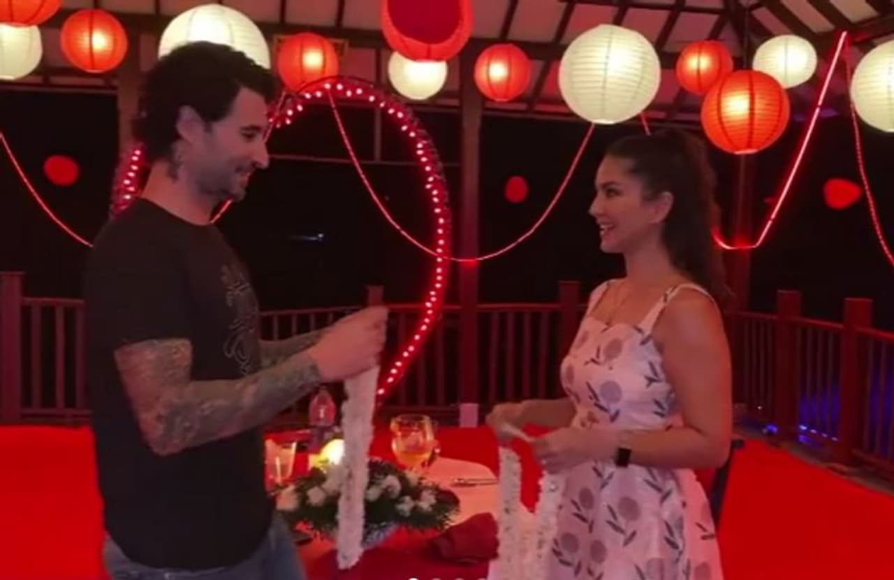 <p>ಬಾಲಿವುಡ್ ನಟಿ ಸನ್ನಿ ಲಿಯೋನ್ ಪತಿಯ ಜೊತೆ ರೊಮ್ಯಾಂಟಿಕ್ ವ್ಯಾಲೆಂಟೈನ್ಸ್ ಡೇ ಆಚರಿಸಿದ್ದಾರೆ.</p> <p>ಬಾಲಿವುಡ್ ನಟಿ ಸನ್ನಿ ಲಿಯೋನ್ ಪತಿಯ ಜೊತೆ ರೊಮ್ಯಾಂಟಿಕ್ ವ್ಯಾಲೆಂಟೈನ್ಸ್ ಡೇ ಆಚರಿಸಿದ್ದಾರೆ.</p>