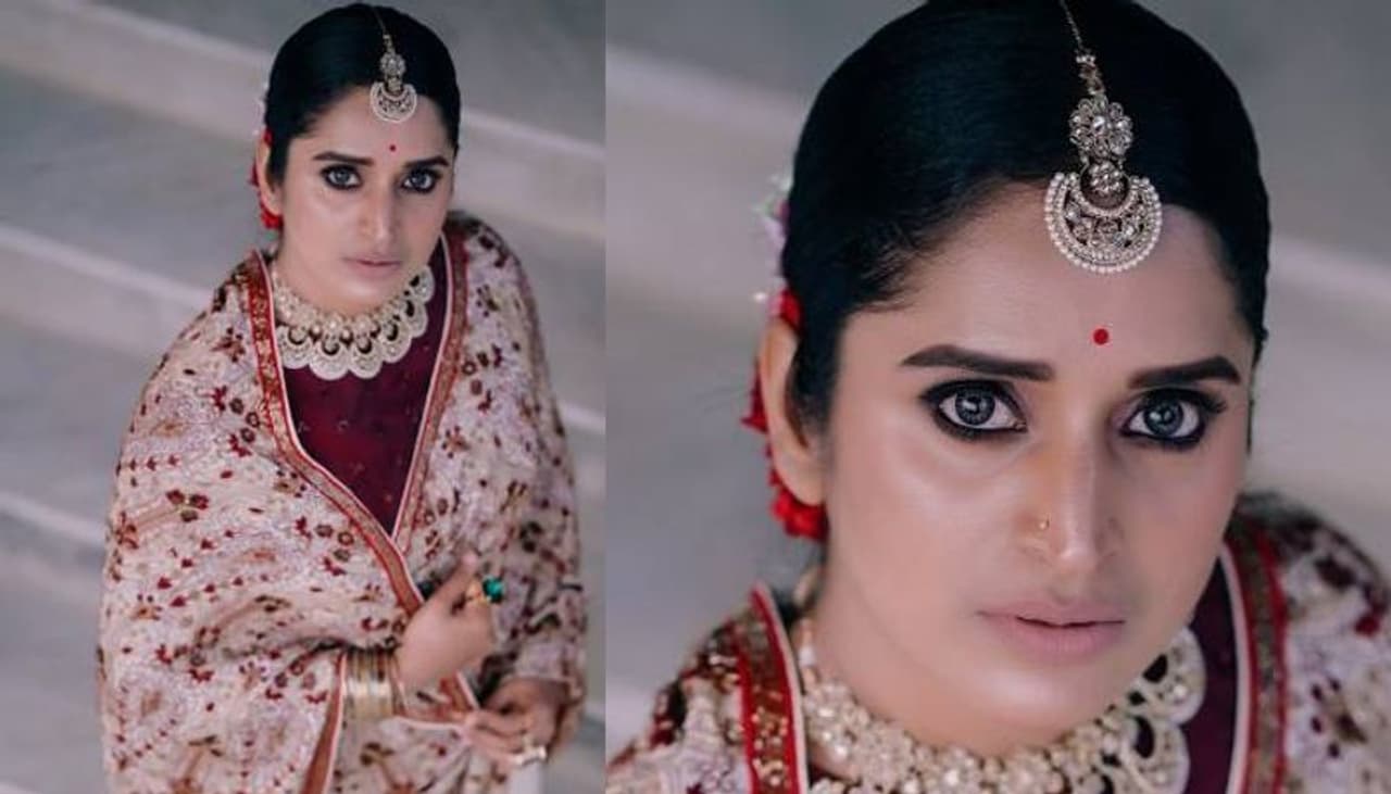 സോഷ്യല് മീഡിയയില് സജ്ജീവമായ സുരഭി തന്റെ ഓരോ വിശേഷങ്ങളും ആരാധകരുമായി പങ്കുവയ്ക്കാറുണ്ട്. സോഷ്യല് മീഡിയയില് സജ്ജീവമായ സുരഭി തന്റെ ഓരോ വിശേഷങ്ങളും ആരാധകരുമായി പങ്കുവയ്ക്കാറുണ്ട്.