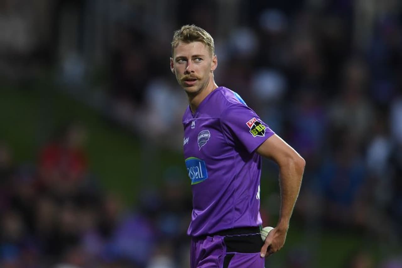 <p>ஐபிஎல் 14வது சீசனுக்கான ஏலம் நேற்று சென்னையில் நடந்தது. முழுக்க முழுக்க ஃபாஸ்ட் பவுலர்களுக்கான ஏலமாக இது இருந்தது. ஃபாஸ்ட் பவுலர்களுக்கு கிராக்கி அதிகமாக இருந்ததால், கிறிஸ் மோரிஸ்(ரூ.16.25 கோடி), கைல் ஜாமிசன்(ரூ.15 கோடி), ஜெய் ரிச்சர்ட்ஸன்(ரூ.14 கோடி), மெரிடித்(ரூ.8 கோடி) ஆகியோர் அதிக விலைக்கு ஏலம்போனார்கள்.</p> <p>ஐபிஎல் 14வது சீசனுக்கான ஏலம் நேற்று சென்னையில் நடந்தது. முழுக்க முழுக்க ஃபாஸ்ட் பவுலர்களுக்கான ஏலமாக இது இருந்தது. ஃபாஸ்ட் பவுலர்களுக்கு கிராக்கி அதிகமாக இருந்ததால், கிறிஸ் மோரிஸ்(ரூ.16.25 கோடி), கைல் ஜாமிசன்(ரூ.15 கோடி), ஜெய் ரிச்சர்ட்ஸன்(ரூ.14 கோடி), மெரிடித்(ரூ.8 கோடி) ஆகியோர் அதிக விலைக்கு ஏலம்போனார்கள்.</p>