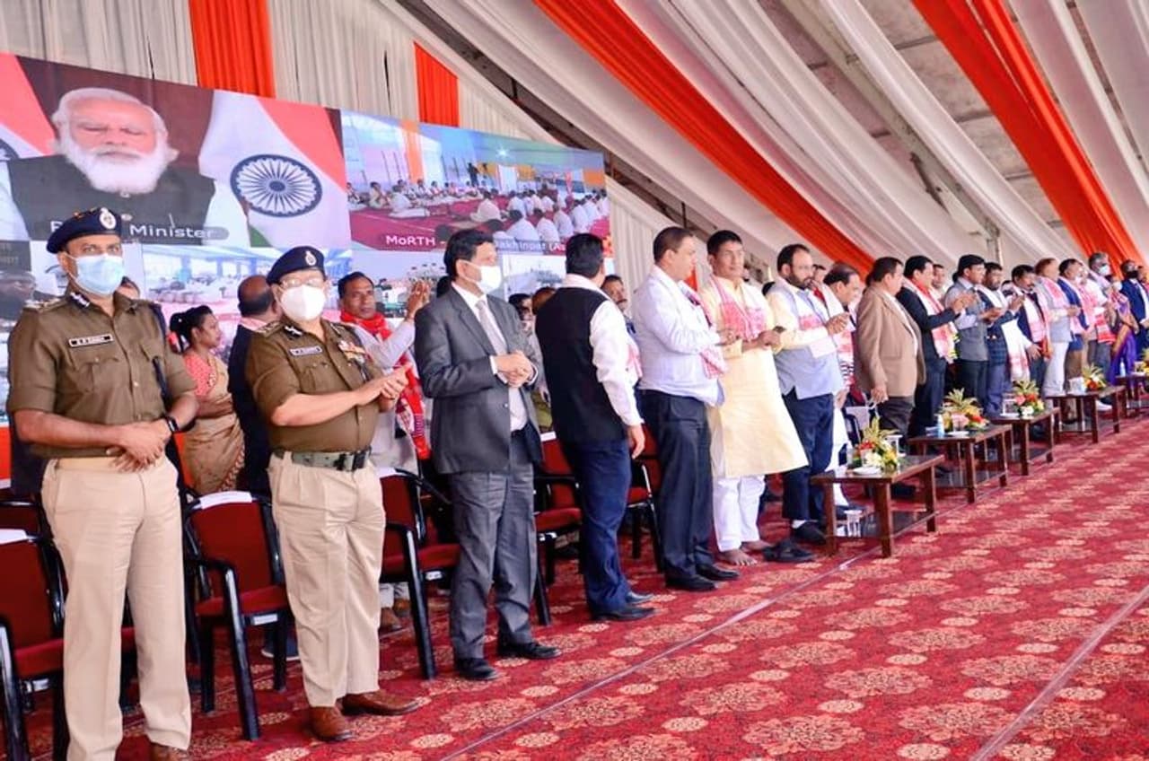 <p>ಅಸ್ಸಾಂನಲ್ಲಿ ವಿಧಾನಸಭಾ ಚುನಾವಣೆ ಸಮೀಪಿಸುತ್ತಿರುವ ಬೆನ್ನಲ್ಲೇ, ಇಲ್ಲಿನ ಬ್ರಹ್ಮಪುತ್ರ ನದಿಗೆ ಅಡ್ಡಲಾಗಿ ನಿರ್ಮಿಸುವ ದೇಶದ ಅತಿ ಉದ್ದದ ಧುಬ್ರಿ ಫುಲ್ಬಾರಿ ಸೇತುವೆ ನಿರ್ಮಾಣ ಕಾಮಗಾರಿಗೆ ಪ್ರಧಾನಿ ಮೋದಿ ಗುರುವಾರ ಶಂಕುಸ್ಥಾಪನೆ ನೆರವೇರಿಸಿದರು.</p>