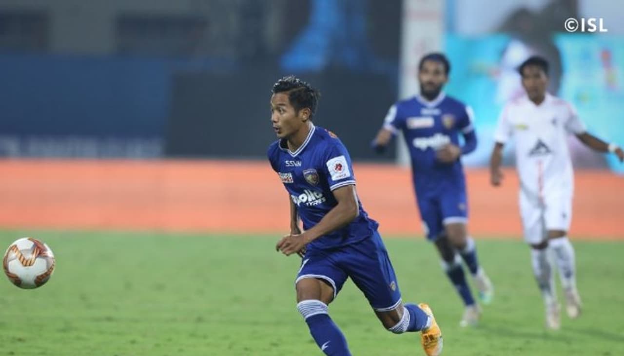 <p>Chennaiyin FC fought until the end to squander the lead and settle for a pale draw against NorthEast United FC, in the 2020 21 Indian Super League, at the GMC Stadium in Goa on Thursday. With this draw, Chennaiyin stays at eighth, while NEU remains on fifth.</p><p> </p><p>The first half saw Chennaiyin come up with the opening attack in the fourth minute. In contrast, three minutes later, Lallianzuala Chhangte handed the side the opening lead with his left foot to the centre from the left flank, following an assist from Jakub Sylvestr.</p> <p>Chennaiyin FC fought until the end to squander the lead and settle for a pale draw against NorthEast United FC, in the 2020 21 Indian Super League, at the GMC Stadium in Goa on Thursday. With this draw, Chennaiyin stays at eighth, while NEU remains on fifth.</p><p> </p><p>The first half saw Chennaiyin come up with the opening attack in the fourth minute. In contrast, three minutes later, Lallianzuala Chhangte handed the side the opening lead with his left foot to the centre from the left flank, following an assist from Jakub Sylvestr.</p>
