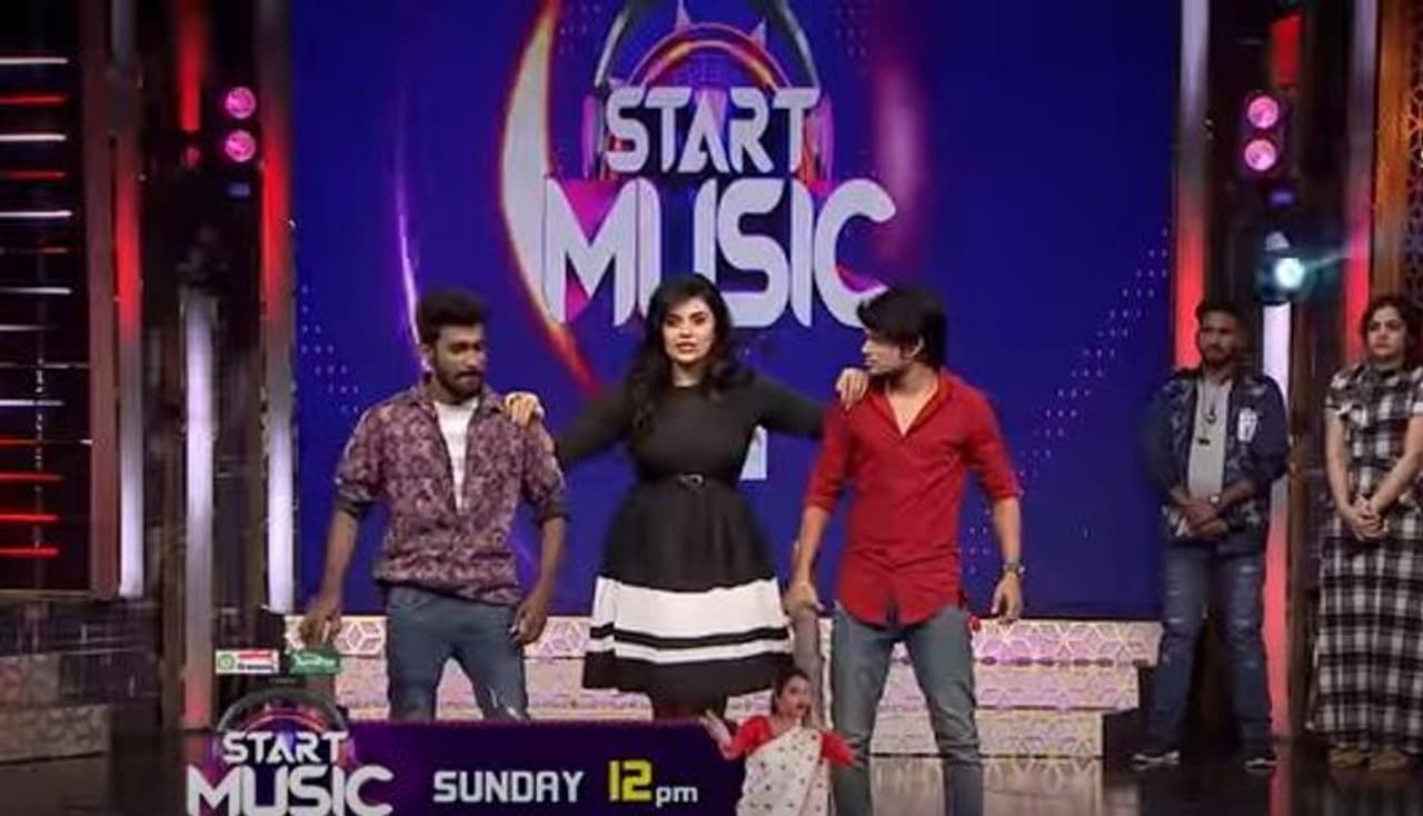 శ్రీముఖి చేతిలో ఇప్పుడు షోస్ ఏమీ లేవు. అడపాదడపా స్పెషల్ ఈవెంట్లో, షోస్ చేస్తూ నెట్టుకొస్తుంది. అందులో భాగంగానే ఓ షోలో పాల్గొంది శ్రీముఖి. శ్రీముఖి చేతిలో ఇప్పుడు షోస్ ఏమీ లేవు. అడపాదడపా స్పెషల్ ఈవెంట్లో, షోస్ చేస్తూ నెట్టుకొస్తుంది. అందులో భాగంగానే ఓ షోలో పాల్గొంది శ్రీముఖి.