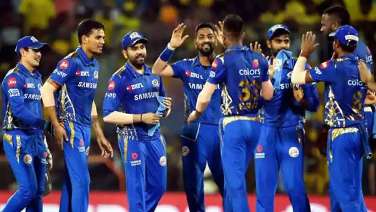 <p>ఇప్పటికే విడుదలైన ఐపీఎల్ 2021 ప్రొమోలో కూడా ఇంకో కప్పు కావాలని చెప్పాడు రోహిత్ శర్మ. భారత మాజీ క్రికెటర్, కామెంటేటర్ సునీల్ గవాస్కర్ కూడా ఈసారి కూడా ముంబై టైటిల్ గెలవడం ఖాయమని అంటున్నాడు..</p> <p>ఇప్పటికే విడుదలైన ఐపీఎల్ 2021 ప్రొమోలో కూడా ఇంకో కప్పు కావాలని చెప్పాడు రోహిత్ శర్మ. భారత మాజీ క్రికెటర్, కామెంటేటర్ సునీల్ గవాస్కర్ కూడా ఈసారి కూడా ముంబై టైటిల్ గెలవడం ఖాయమని అంటున్నాడు..</p>