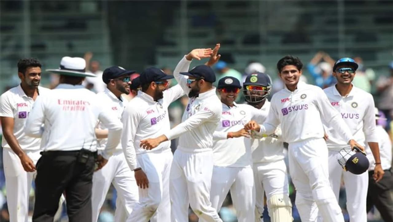 <p>ఆస్ట్రేలియా టూర్లో ఆరడజను మందికి పైగా ఆటగాళ్లు గాయాల బారిన పడ్డారు. మొదటి టెస్టులో షమీ, రెండో టెస్టులో ఉమేశ్ యాదవ్, మూడో టెస్టులో రవీంద్ర జడేజా, హనుమ విహారి, రవిచంద్రన్ అశ్విన్ గాయపడ్డారు. వీళ్లే కాకుండా పూజారా, రిషబ్ పంత్ గాయపడి, కోలుకున్నారు...</p> <p>ఆస్ట్రేలియా టూర్లో ఆరడజను మందికి పైగా ఆటగాళ్లు గాయాల బారిన పడ్డారు. మొదటి టెస్టులో షమీ, రెండో టెస్టులో ఉమేశ్ యాదవ్, మూడో టెస్టులో రవీంద్ర జడేజా, హనుమ విహారి, రవిచంద్రన్ అశ్విన్ గాయపడ్డారు. వీళ్లే కాకుండా పూజారా, రిషబ్ పంత్ గాయపడి, కోలుకున్నారు...</p>