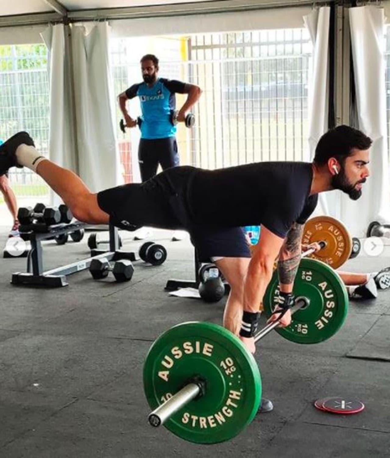 <p>As India and England are locked 1 1 in the ongoing four Test series for the Anthony de Mello Trophy, things have now moved to Ahmedabad from Chennai. As India looks to win the remaining two Tests desperately, skipper Virat Kohli leaves no stones unturned on his fitness.</p>