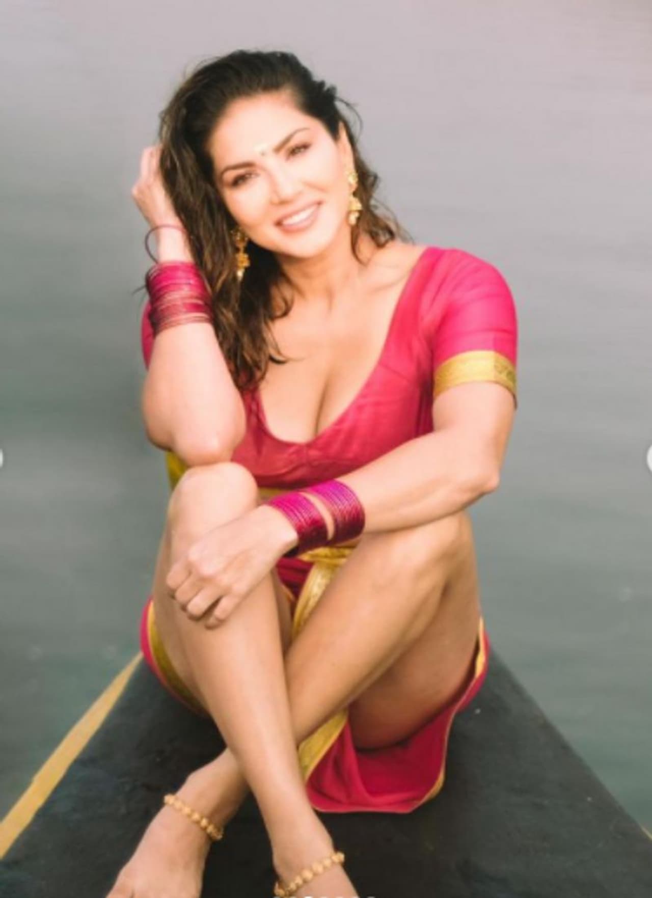 <p>ಸನ್ನಿ ಲಿಯೋನ್ ಸೋಷಿಯಲ್ ಮೀಡಿಯಾದಲ್ಲಿ ತುಂಬಾ ಆ್ಯಕ್ಟಿವ್ ಆಗಿದ್ದಾರೆ. </p> <p>ಸನ್ನಿ ಲಿಯೋನ್ ಸೋಷಿಯಲ್ ಮೀಡಿಯಾದಲ್ಲಿ ತುಂಬಾ ಆ್ಯಕ್ಟಿವ್ ಆಗಿದ್ದಾರೆ. </p>