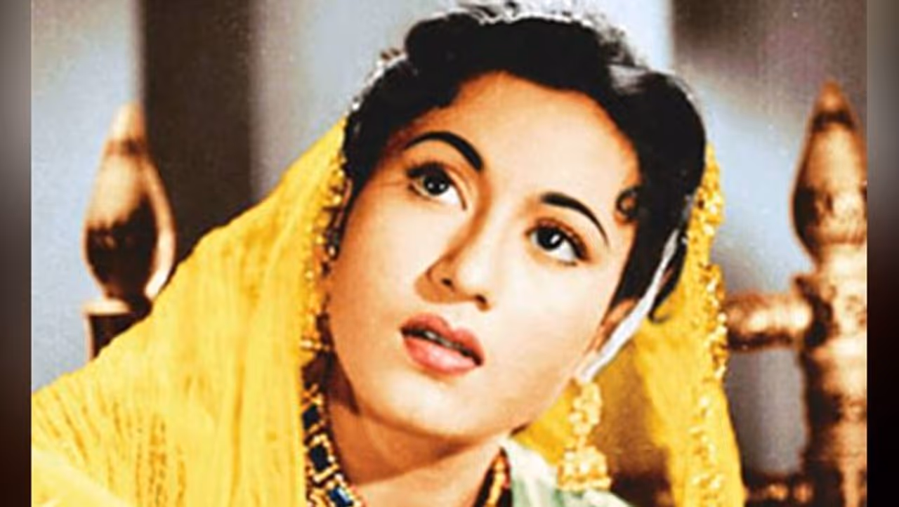 <p>ಬ್ಯೂಟಿ, ಗ್ರೆಸ್ ಹಾಗೂ ಧೈರ್ಯದ ಗಣಿಯಾಗಿದ್ದ ನಟಿ ಮಧುಬಾಲ ಲಕ್ಷಾಂತರ ಹೃದಯಗಳ ಆರಾಧ್ಯ ದೇವತೆಯಾಗಿದ್ದರು. </p> <p>ಬ್ಯೂಟಿ, ಗ್ರೆಸ್ ಹಾಗೂ ಧೈರ್ಯದ ಗಣಿಯಾಗಿದ್ದ ನಟಿ ಮಧುಬಾಲ ಲಕ್ಷಾಂತರ ಹೃದಯಗಳ ಆರಾಧ್ಯ ದೇವತೆಯಾಗಿದ್ದರು. </p>