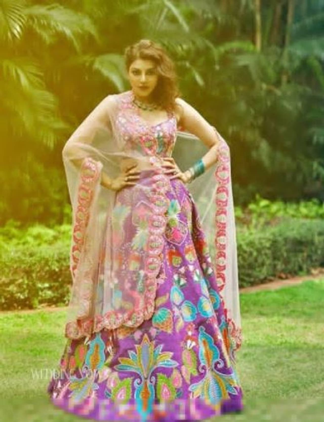 <p>திருமணத்திற்கு பின், காஜல் அகர்வால் ஷூட்டிங் பணிகளில் பிசியாக இருக்கிறாரோ இல்லையோ... முன்பை விட போட்டோ ஷூட் எடுத்து, புகைப்படங்கள் வெளியிடுவதில் படு பிசியாக இருக்கிறார்.</p> <p>திருமணத்திற்கு பின், காஜல் அகர்வால் ஷூட்டிங் பணிகளில் பிசியாக இருக்கிறாரோ இல்லையோ... முன்பை விட போட்டோ ஷூட் எடுத்து, புகைப்படங்கள் வெளியிடுவதில் படு பிசியாக இருக்கிறார்.</p>