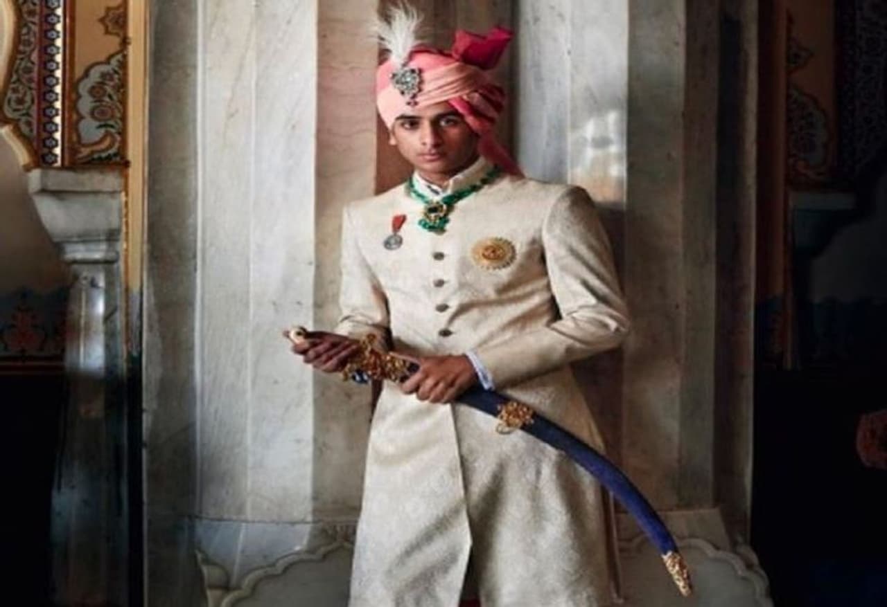 <p>మహారాజా పద్మనాబ్ సింగ్ కు చాలా ఘనతలు ఉన్నాయి. అతను ఒక మోడల్, అలాగే గొప్ప పోలో ప్లేయర్ ఇంకా మంచి ట్రావెలర్. అతనికి నడక అంటే చాలా ఇష్టం. అతను కొత్త ప్రదేశాలలో ఎక్కువ సమయం గడుపుతాడని చెబుతారు. అతను ఇప్పటివరకు చాలా దేశాలను సందర్శించాడు. <br /> </p> <p>మహారాజా పద్మనాబ్ సింగ్ కు చాలా ఘనతలు ఉన్నాయి. అతను ఒక మోడల్, అలాగే గొప్ప పోలో ప్లేయర్ ఇంకా మంచి ట్రావెలర్. అతనికి నడక అంటే చాలా ఇష్టం. అతను కొత్త ప్రదేశాలలో ఎక్కువ సమయం గడుపుతాడని చెబుతారు. అతను ఇప్పటివరకు చాలా దేశాలను సందర్శించాడు. <br /> </p>