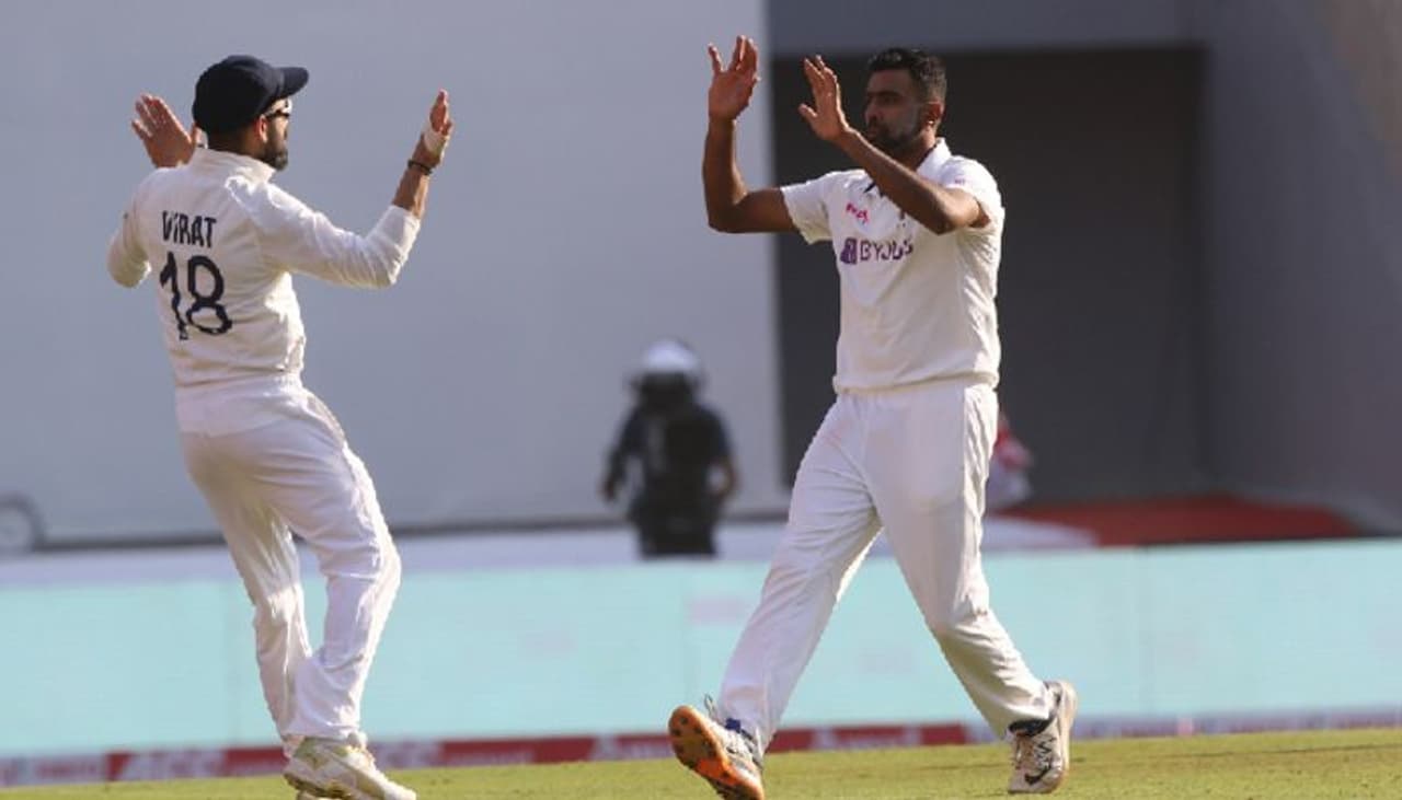 <p>ఇంగ్లాండ్ ఇన్నింగ్స్లో బెన్ స్టోక్స్ కొట్టిన 25 పరుగులే అత్యధిక వ్యక్తిగత స్కోరు. జో రూట్ 19, ఓల్లీ పోప్ 12 పరుగులు చేసి పెవిలియన్ చేరారు. </p> <p>ఇంగ్లాండ్ ఇన్నింగ్స్లో బెన్ స్టోక్స్ కొట్టిన 25 పరుగులే అత్యధిక వ్యక్తిగత స్కోరు. జో రూట్ 19, ఓల్లీ పోప్ 12 పరుగులు చేసి పెవిలియన్ చేరారు. </p>