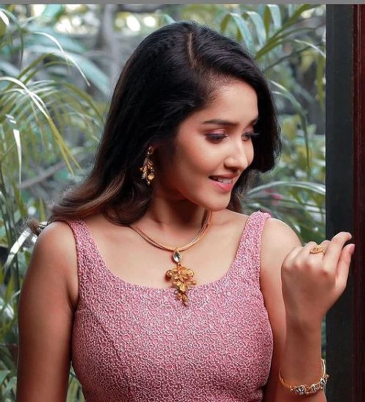 <p>தமிழில் அஜித்திற்கு மகளாக என்னை அறிந்தால், விஸ்வாசம் படங்களில் நடித்த அனிகாவை ரசிகர்கள் அஜித்தின் ரீல் மகள் என்று தான் அழைக்கிறார்கள். </p> <p>தமிழில் அஜித்திற்கு மகளாக என்னை அறிந்தால், விஸ்வாசம் படங்களில் நடித்த அனிகாவை ரசிகர்கள் அஜித்தின் ரீல் மகள் என்று தான் அழைக்கிறார்கள். </p>