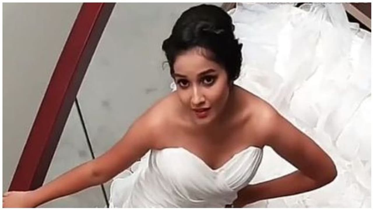 <h2> </h2><p>தமிழில் அஜித்திற்கு மகளாக என்னை அறிந்தால், விஸ்வாசம் படங்களில் நடித்த அனிகாவை ரசிகர்கள் அஜித்தின் ரீல் மகள் என்று தான் அழைக்கிறார்கள். </p> <h2> </h2><p>தமிழில் அஜித்திற்கு மகளாக என்னை அறிந்தால், விஸ்வாசம் படங்களில் நடித்த அனிகாவை ரசிகர்கள் அஜித்தின் ரீல் மகள் என்று தான் அழைக்கிறார்கள். </p>