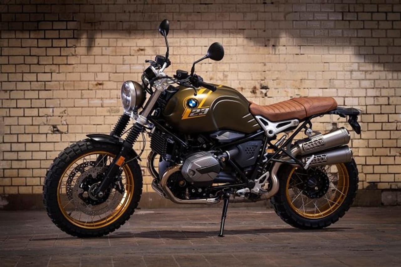 <p>BMW ಮೋಟರಾಡ್ ಇಂಡಿಯಾ ಹೊಸ BMW RnineT ಮತ್ತು BMW RnineT ಸ್ಕ್ರಾಂಬ್ಲರ್ ಬೈಕ್ ಭಾರತದಲ್ಲಿ ಬಿಡುಗಡೆ ಮಾಡಿದೆ. ಕಂಪ್ಲೀಟ್ಲಿ ಬಿಲ್ಟ್ ಅಪ್ ಯೂನಿಟ್ಸ್(CBU) ಮೋಟಾರ್ಸೈಕಲ್ ಇಂದಿನಿಂದ ಎಲ್ಲ್ಲಾ BMW ಮೋಟರಾಡ್ ಇಂಡಿಯಾ ಡೀಲರ್ಶಿಪ್ಗಳಲ್ಲಿ ಲಭ್ಯ.BMW RnineT ಬೆಲೆ 18,50,000 ರೂಪಾಯಿ ಮತ್ತು BMW RnineT ಸ್ಕ್ರಾಂಬ್ಲರ್ ಬೆಲೆ 16,75,000 ರೂಪಾಯಿ(ಎಕ್ಸ್ ಶೋ ರೂಂ)</p> <p>BMW ಮೋಟರಾಡ್ ಇಂಡಿಯಾ ಹೊಸ BMW RnineT ಮತ್ತು BMW RnineT ಸ್ಕ್ರಾಂಬ್ಲರ್ ಬೈಕ್ ಭಾರತದಲ್ಲಿ ಬಿಡುಗಡೆ ಮಾಡಿದೆ. ಕಂಪ್ಲೀಟ್ಲಿ ಬಿಲ್ಟ್ ಅಪ್ ಯೂನಿಟ್ಸ್(CBU) ಮೋಟಾರ್ಸೈಕಲ್ ಇಂದಿನಿಂದ ಎಲ್ಲ್ಲಾ BMW ಮೋಟರಾಡ್ ಇಂಡಿಯಾ ಡೀಲರ್ಶಿಪ್ಗಳಲ್ಲಿ ಲಭ್ಯ.BMW RnineT ಬೆಲೆ 18,50,000 ರೂಪಾಯಿ ಮತ್ತು BMW RnineT ಸ್ಕ್ರಾಂಬ್ಲರ್ ಬೆಲೆ 16,75,000 ರೂಪಾಯಿ(ಎಕ್ಸ್ ಶೋ ರೂಂ)</p>