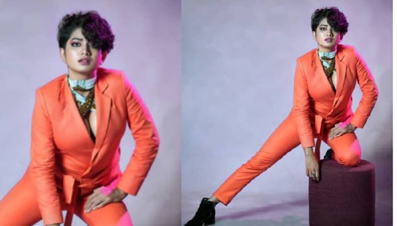 നടിയും മേക്കപ്പ് ആർട്ടിസ്റ്റുമായ രോഷ്ന ആൻ റോയിയാണ് അനാര്‍ക്കലിയുടെ മേക്കോവറിന് പിന്നില്‍.