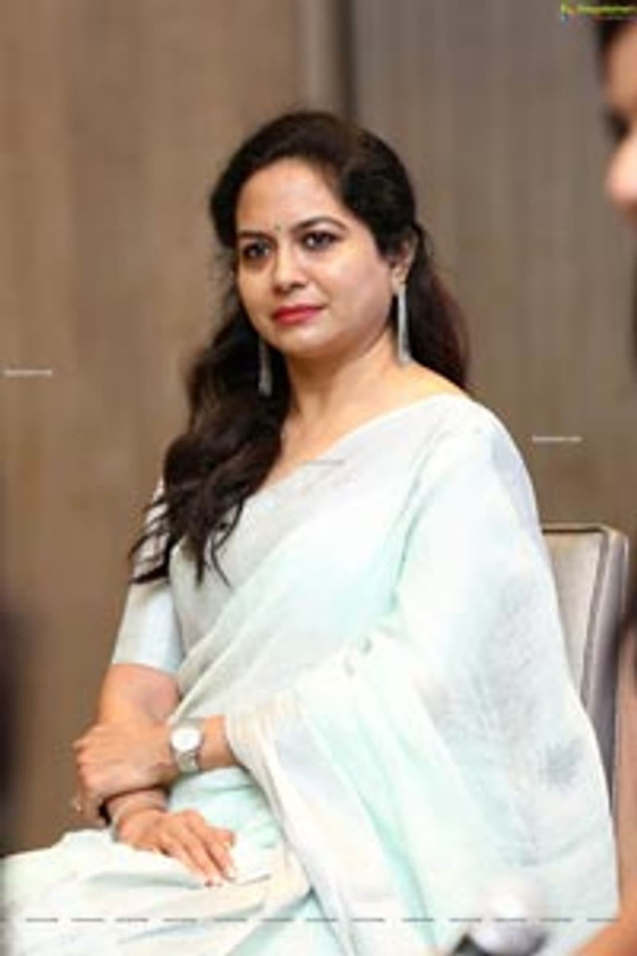 మొదటి భర్తతో విడాకుల తరువాత సునీత సింగిల్ గా ఉంటున్నారు. ఏళ్లుగా పిల్లలు, తల్లిదండ్రులతో కలిసి ఒంటరిగా ఉంటున్న సునీతకు రామ్ మ్యారేజ్ ప్రపోజల్ పెట్టారు. తన ఇద్దరు పిల్లలు, తల్లి దండ్రులు అనుమతి తెలపడంతో సునీత రెండవ వివాహానికి ఒప్పుకున్నారు. మొదటి భర్తతో విడాకుల తరువాత సునీత సింగిల్ గా ఉంటున్నారు. ఏళ్లుగా పిల్లలు, తల్లిదండ్రులతో కలిసి ఒంటరిగా ఉంటున్న సునీతకు రామ్ మ్యారేజ్ ప్రపోజల్ పెట్టారు. తన ఇద్దరు పిల్లలు, తల్లి దండ్రులు అనుమతి తెలపడంతో సునీత రెండవ వివాహానికి ఒప్పుకున్నారు.