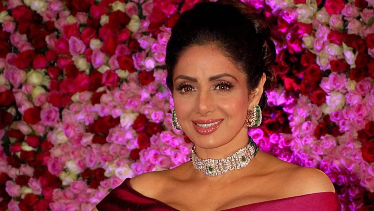 <p>ನಟಿ ಪ್ರಿಯಾಂಕಾ ಚೋಪ್ರಾ ಅವರು ಶ್ರೀದೇವಿ ಮೇಲಿನ ಪ್ರೀತಿಯನ್ನು ವ್ಯಕ್ತಪಡಿಸಿದ್ದಾರೆ.</p> <p>ನಟಿ ಪ್ರಿಯಾಂಕಾ ಚೋಪ್ರಾ ಅವರು ಶ್ರೀದೇವಿ ಮೇಲಿನ ಪ್ರೀತಿಯನ್ನು ವ್ಯಕ್ತಪಡಿಸಿದ್ದಾರೆ.</p>