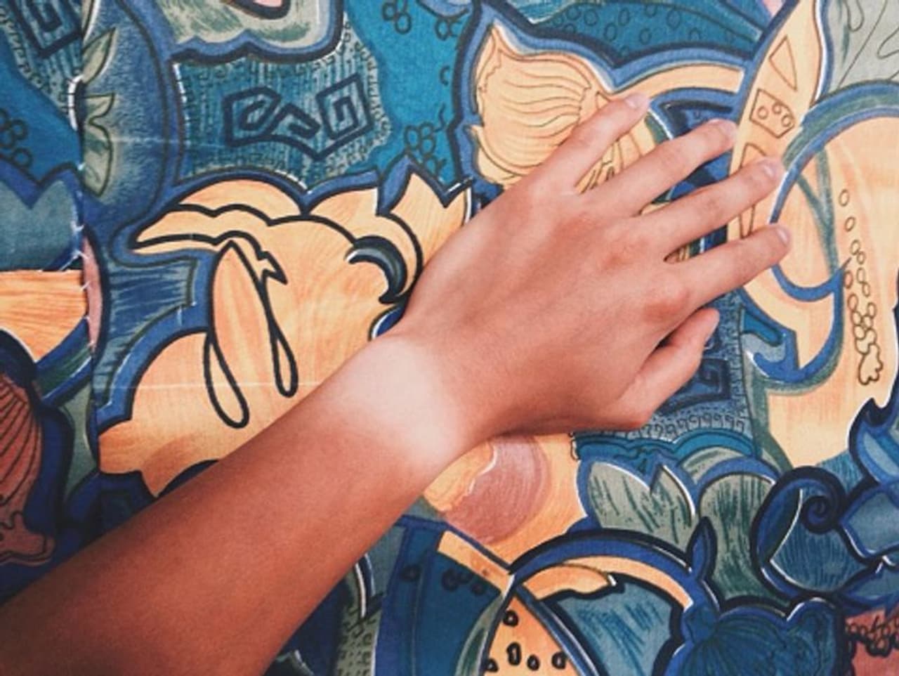 <p>During summers, the heat doesn't just dehydrate our body but also robs away all the moisture from our skin making it look dull and dry. The skin tans because of the UVA radiation from the sun. The UVA rays pierce into the lower layers of the epidermis and trigger the cells called melanocytes.</p> <p>During summers, the heat doesn't just dehydrate our body but also robs away all the moisture from our skin making it look dull and dry. The skin tans because of the UVA radiation from the sun. The UVA rays pierce into the lower layers of the epidermis and trigger the cells called melanocytes.</p>