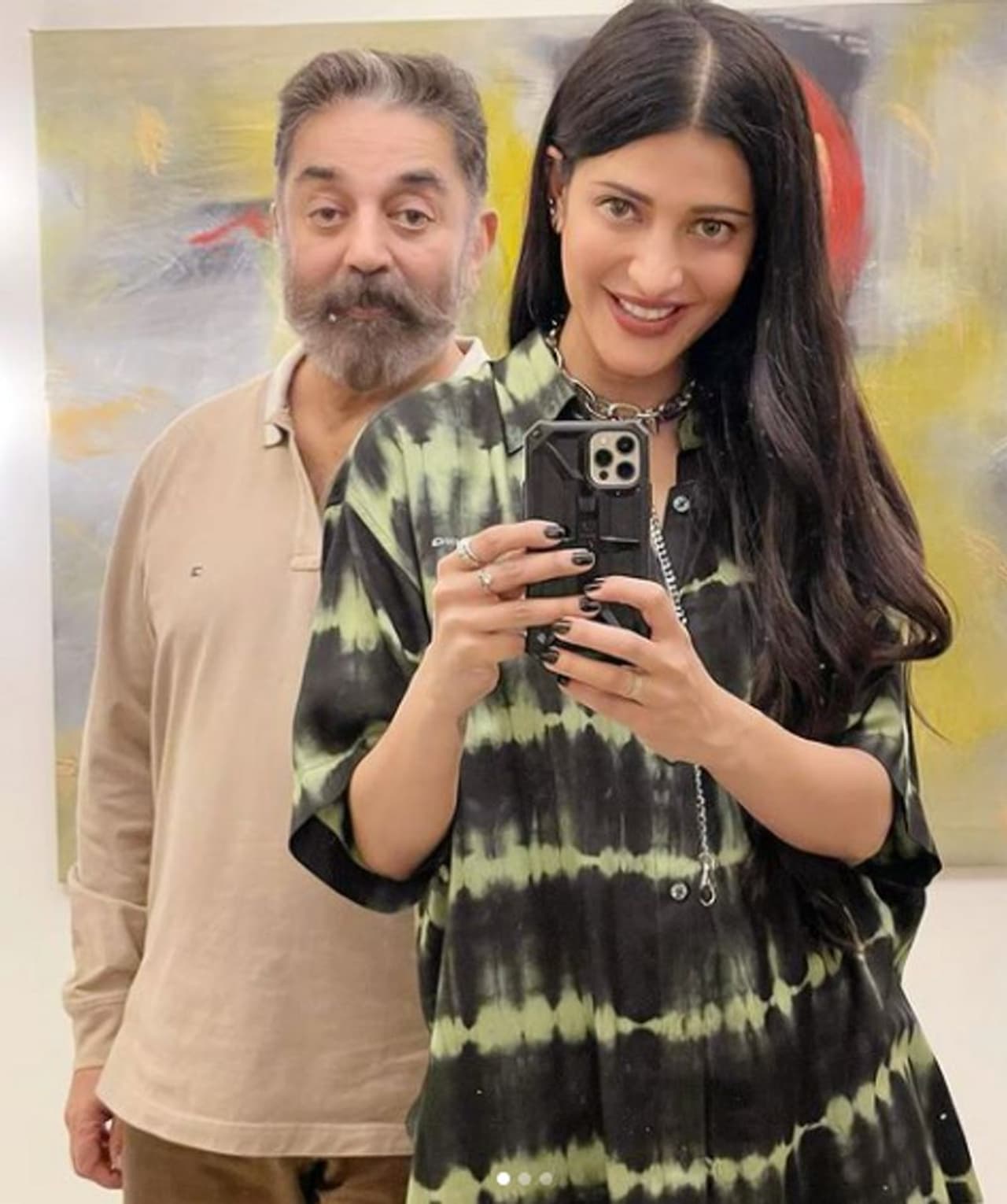 <p>ಕಮಲ್ ಹಾಸನ್ ಸೂಪರ್‌ಸ್ಟಾರ್ ಆಗಿರಬಹುದು ಆದರೆ ಅವರ ನಟಿ ಮಗಳು ಶ್ರುತಿ ಹಾಸನ್ ಅವರೊಂದಿಗೆ ಮಾತ್ರ ಪ್ರೀತಿಯ ಅಪ್ಪ.</p>