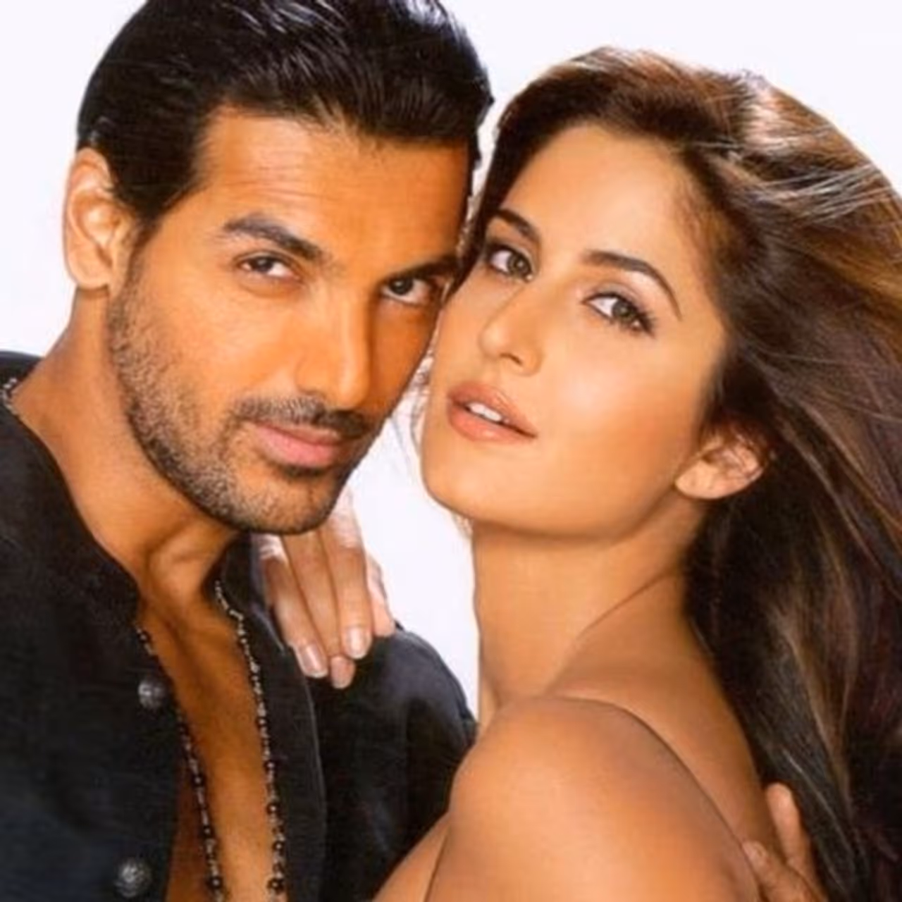 <p>ನ್ಯೂಯಾರ್ಕ್ ಸಿನಿಮಾದ ಶೂಟಿಂಗ್ ಸಮಯದಲ್ಲಿ, ಕತ್ರಿನಾ ಕೈಫ್ ಜಾನ್ ಅಬ್ರಹಾಂಗೆ ಹತ್ತಿರವಾಗಿದ್ದಾರೆ ಎಂಬ ವದಂತಿಗಳು ಹೊರಬರಲು ಪ್ರಾರಂಭಿಸಿದವು. ಆ ಸಮಯದಲ್ಲಿ, ಸಲ್ಮಾನ್ ಖಾನ್ ಜಾನ್ ಬಗ್ಗೆ ಕೇವಲವಾಗಿ<br />ಮಾತಾನಾಡಿದ್ದರು. </p> <p>ನ್ಯೂಯಾರ್ಕ್ ಸಿನಿಮಾದ ಶೂಟಿಂಗ್ ಸಮಯದಲ್ಲಿ, ಕತ್ರಿನಾ ಕೈಫ್ ಜಾನ್ ಅಬ್ರಹಾಂಗೆ ಹತ್ತಿರವಾಗಿದ್ದಾರೆ ಎಂಬ ವದಂತಿಗಳು ಹೊರಬರಲು ಪ್ರಾರಂಭಿಸಿದವು. ಆ ಸಮಯದಲ್ಲಿ, ಸಲ್ಮಾನ್ ಖಾನ್ ಜಾನ್ ಬಗ್ಗೆ ಕೇವಲವಾಗಿ<br />ಮಾತಾನಾಡಿದ್ದರು. </p>