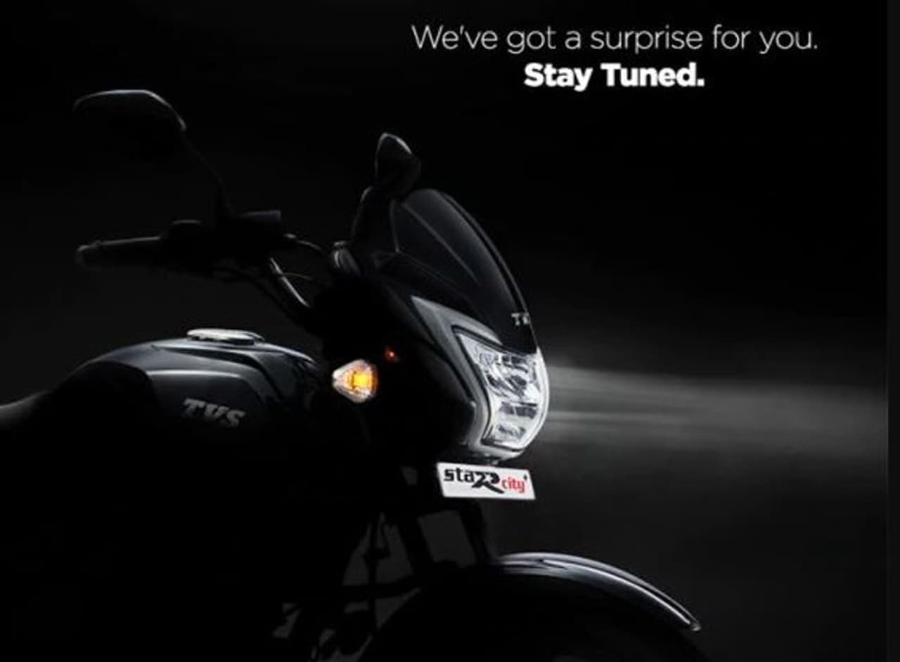 <p><strong>కొత్త ఫీచర్స్</strong> <br />ఇప్పుడు 2021 స్టార్ సిటీ ప్లస్ బైక్ ఈటి ఎఫ్ఐ (ఎకోట్రస్ట్ ఫ్యూయల్ ఇంజెక్షన్) టెక్నాలజీతో అప్ గ్రేడ్ చేశారు. ఈ టెక్నాలజీ కారణంగా కొత్త మోడల్ పాత మోడల్ కంటే 15 శాతం ఎక్కువ ఇంధనాన్ని వినియోగిస్తుంది. ఈ కొత్త బైక్కు ఎల్ఈడీ హెడ్ల్యాంప్తో పాటు సెమీ డిజిటల్ ఇన్స్ట్రుమెంట్ కన్సోల్ పక్కన ఉన్న యుఎస్బి మొబైల్ ఛార్జర్ కూడా అందించారు.<br /> </p> <p><strong>కొత్త ఫీచర్స్</strong> <br />ఇప్పుడు 2021 స్టార్ సిటీ ప్లస్ బైక్ ఈటి ఎఫ్ఐ (ఎకోట్రస్ట్ ఫ్యూయల్ ఇంజెక్షన్) టెక్నాలజీతో అప్ గ్రేడ్ చేశారు. ఈ టెక్నాలజీ కారణంగా కొత్త మోడల్ పాత మోడల్ కంటే 15 శాతం ఎక్కువ ఇంధనాన్ని వినియోగిస్తుంది. ఈ కొత్త బైక్కు ఎల్ఈడీ హెడ్ల్యాంప్తో పాటు సెమీ డిజిటల్ ఇన్స్ట్రుమెంట్ కన్సోల్ పక్కన ఉన్న యుఎస్బి మొబైల్ ఛార్జర్ కూడా అందించారు.<br /> </p>