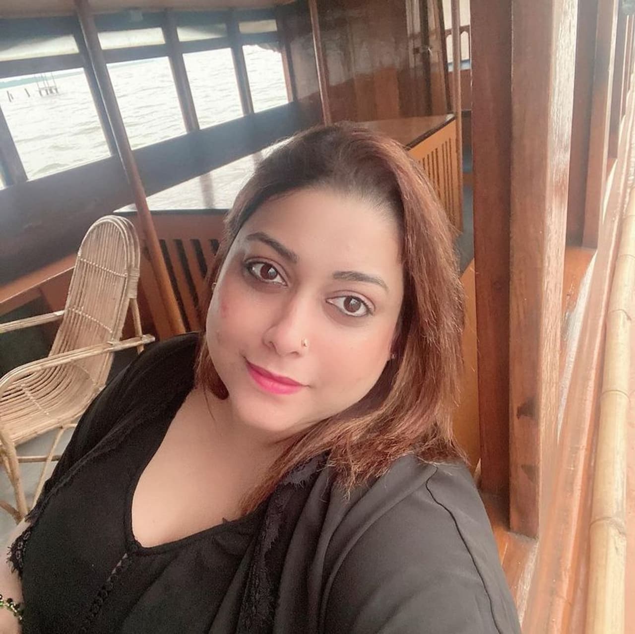 దర్శకుడు పూరి జగన్నాధ్ కన్నడలో అప్పు అనే చిత్రం తెరకెక్కించారు. 2002లో విడుదలైన ఆ మూవీ సూపర్ హిట్ కొట్టింది. ఆ చిత్రం ద్వారా వెండితెరకు పరిచయమయ్యారు రక్షిత. దర్శకుడు పూరి జగన్నాధ్ కన్నడలో అప్పు అనే చిత్రం తెరకెక్కించారు. 2002లో విడుదలైన ఆ మూవీ సూపర్ హిట్ కొట్టింది. ఆ చిత్రం ద్వారా వెండితెరకు పరిచయమయ్యారు రక్షిత.