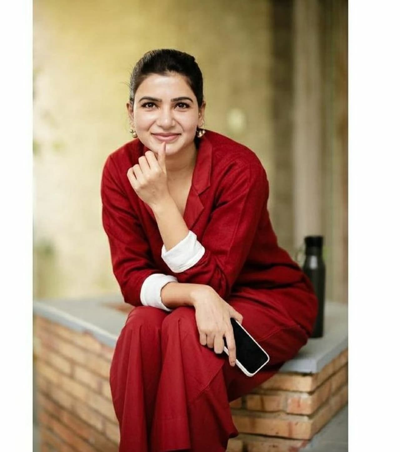 <h2> </h2><p>கல்யாணத்திற்கு பிறகு நடிகைகளுக்கு அக்கா, அண்ணி, அத்தை, அம்மா வேடங்கள் மட்டுமே கிடைக்கும் என்பதை மாற்றியவர் சமந்தா. தெலுங்கில் பிரபல நடிகரான நாக சைதன்யாவை திருமணம் செய்த பிறகு சமந்தா பல்வேறு சாதனைகளை படைத்து வருகிறார்.</p> <h2> </h2><p>கல்யாணத்திற்கு பிறகு நடிகைகளுக்கு அக்கா, அண்ணி, அத்தை, அம்மா வேடங்கள் மட்டுமே கிடைக்கும் என்பதை மாற்றியவர் சமந்தா. தெலுங்கில் பிரபல நடிகரான நாக சைதன்யாவை திருமணம் செய்த பிறகு சமந்தா பல்வேறு சாதனைகளை படைத்து வருகிறார்.</p>