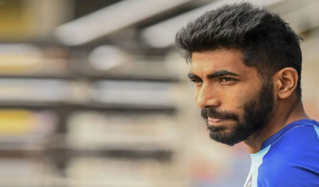 <p>இந்திய கிரிக்கெட் வீரர் பும்ரா, இங்கிலாந்துக்கு எதிரான டெஸ்ட் கிரிக்கெட் போட்டியில் இருந்து தனிப்பட்ட காரணங்களுக்காக விலகுவதாக பிசிசிஐயிடம் கோரிக்கை வைத்து, விலகியுள்ளார்.<br /> </p> <p>இந்திய கிரிக்கெட் வீரர் பும்ரா, இங்கிலாந்துக்கு எதிரான டெஸ்ட் கிரிக்கெட் போட்டியில் இருந்து தனிப்பட்ட காரணங்களுக்காக விலகுவதாக பிசிசிஐயிடம் கோரிக்கை வைத்து, விலகியுள்ளார்.<br /> </p>