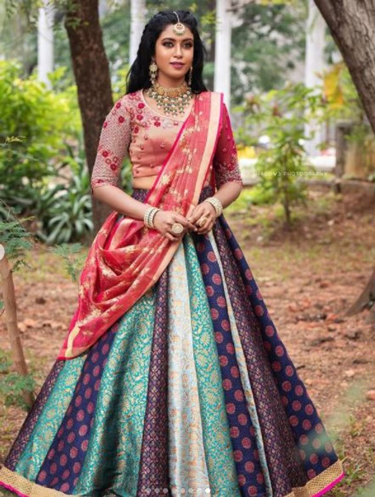 <p>அழகிய சிலையாய் நின்று போஸ் கொடுக்கும் ரோஷினி </p> <p>அழகிய சிலையாய் நின்று போஸ் கொடுக்கும் ரோஷினி </p>