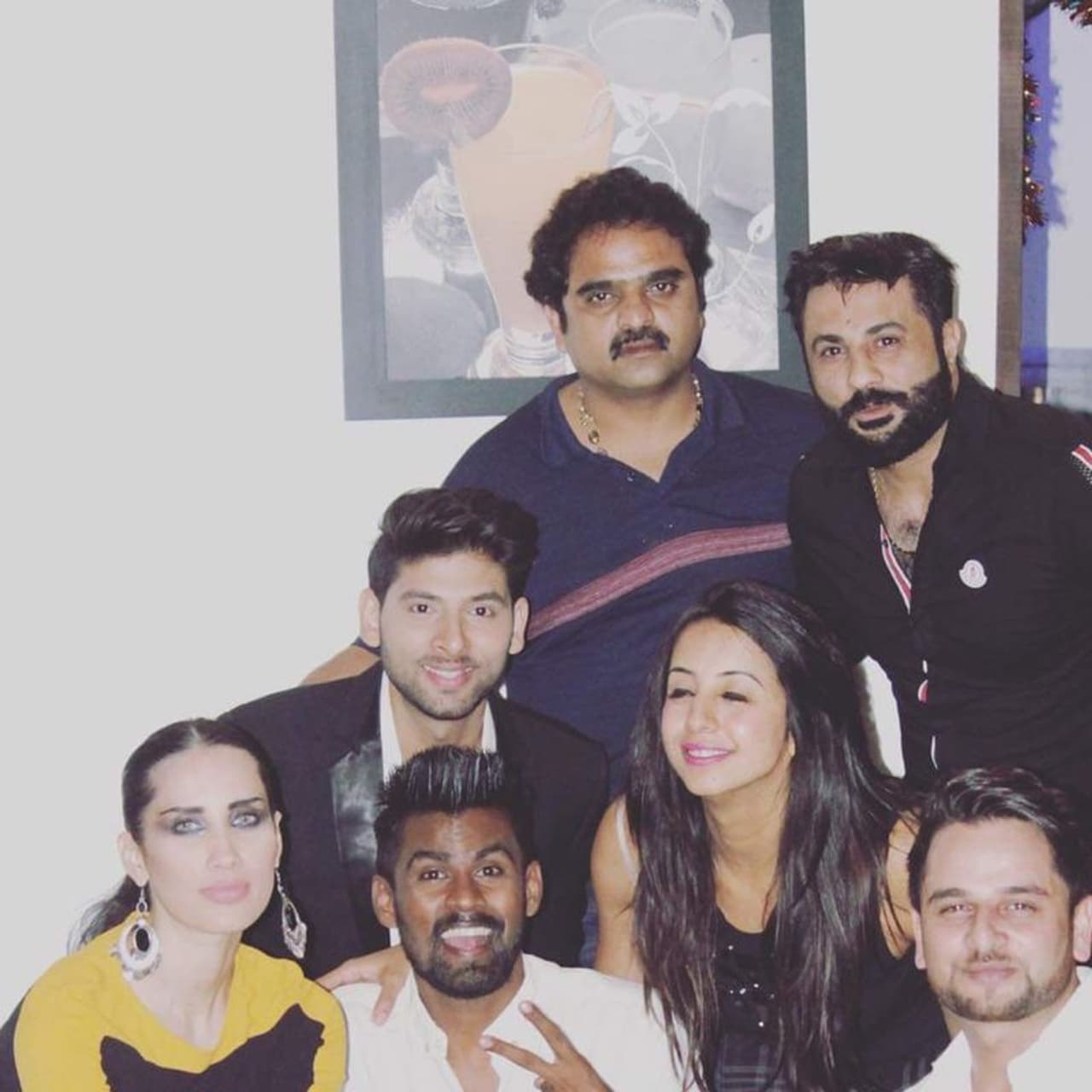 <p>ಸಂಜನಾ ಟೀಂ ನಡೆಸುತ್ತಿದ್ದ ಪಾರ್ಟಿ ಗಳಿಗೆ ಮಸ್ತಾನ್ ಟೀಂ ಡ್ರಗ್ ಸಪ್ಲೈ ಮಾಡುತ್ತಿತ್ತು ಎಂಬ ಮಾಹಿತಿ ವಿದೇಶಿ ಪೆಡ್ಲರ್ ಗಳ ಮೂಲಕ ಬಹಿರಂಗವಾಗಿದೆ.</p>