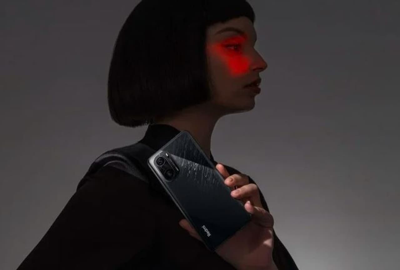 <p>ఆశ్చర్యకరమైన విషయం ఏమిటంటే ఫస్ట్ సేల్ లో భాగంగా కేవలం ఐదు నిమిషాల్లో 3,00,00 లక్షల స్మార్ట్ఫోన్లు అమ్ముడయ్యాయి. రెడ్మి కె40 సిరీస్ కింద రెడ్మి కె40, రెడ్మి కె40 ప్రో, రెడ్మి కె 40 ప్రో ప్లస్ తో మొత్తం మూడు స్మార్ట్ఫోన్లను లాంచ్ చేసింది. ఈ స్మార్ట్ ఫోన్ తదుపరి సెల్ మార్చి 8న నిర్వహించనున్నారు. అంతకుముందు కేవలం ఐదు నిమిషాల్లో 3,50,000 ఎంఐ 11 స్మార్ట్ ఫోన్స్ అమ్మినట్లు కంపెనీ పేర్కొంది. రెడ్మి కె 40 సిరీస్ ప్రత్యేకమైన ఫీచర్స్ ఎంటో తెలుసుకుందాం....</p> <p>ఆశ్చర్యకరమైన విషయం ఏమిటంటే ఫస్ట్ సేల్ లో భాగంగా కేవలం ఐదు నిమిషాల్లో 3,00,00 లక్షల స్మార్ట్ఫోన్లు అమ్ముడయ్యాయి. రెడ్మి కె40 సిరీస్ కింద రెడ్మి కె40, రెడ్మి కె40 ప్రో, రెడ్మి కె 40 ప్రో ప్లస్ తో మొత్తం మూడు స్మార్ట్ఫోన్లను లాంచ్ చేసింది. ఈ స్మార్ట్ ఫోన్ తదుపరి సెల్ మార్చి 8న నిర్వహించనున్నారు. అంతకుముందు కేవలం ఐదు నిమిషాల్లో 3,50,000 ఎంఐ 11 స్మార్ట్ ఫోన్స్ అమ్మినట్లు కంపెనీ పేర్కొంది. రెడ్మి కె 40 సిరీస్ ప్రత్యేకమైన ఫీచర్స్ ఎంటో తెలుసుకుందాం....</p>