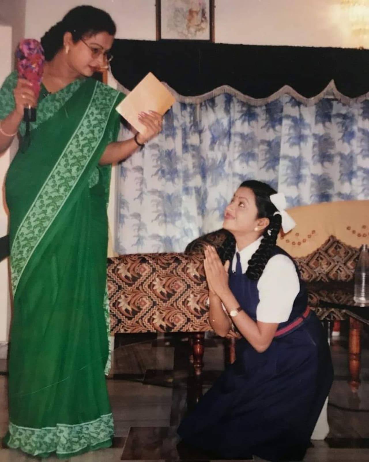 కేరళాకి చెందిన సుమ హైదరాబాద్లో సెటిల్ అయ్యింది. మొదటగా నటిగా కెరీర్ని ప్రారంభించి ఆ తర్వాత టెలివిజన్ హోస్ట్ గా ఎదిగింది. కేరళాకి చెందిన సుమ హైదరాబాద్లో సెటిల్ అయ్యింది. మొదటగా నటిగా కెరీర్ని ప్రారంభించి ఆ తర్వాత టెలివిజన్ హోస్ట్ గా ఎదిగింది.