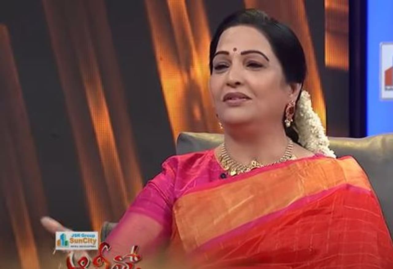 నటి జయలలిత తెలుగు, మలయాళంలో అనేక చిత్రాల్లో నటించి మెప్పించింది. దాదాపు ఆరువందలకుపైగా చిత్రాల్లో నటించింది. వెయ్యికిపైగా నాటకాల్లో నటించింది జయలలిత. క్యారెక్టర్ ఆర్టిస్టుగా, వ్యాంప్ పాత్రలు పోషించారు. నటి జయలలిత తెలుగు, మలయాళంలో అనేక చిత్రాల్లో నటించి మెప్పించింది. దాదాపు ఆరువందలకుపైగా చిత్రాల్లో నటించింది. వెయ్యికిపైగా నాటకాల్లో నటించింది జయలలిత. క్యారెక్టర్ ఆర్టిస్టుగా, వ్యాంప్ పాత్రలు పోషించారు.