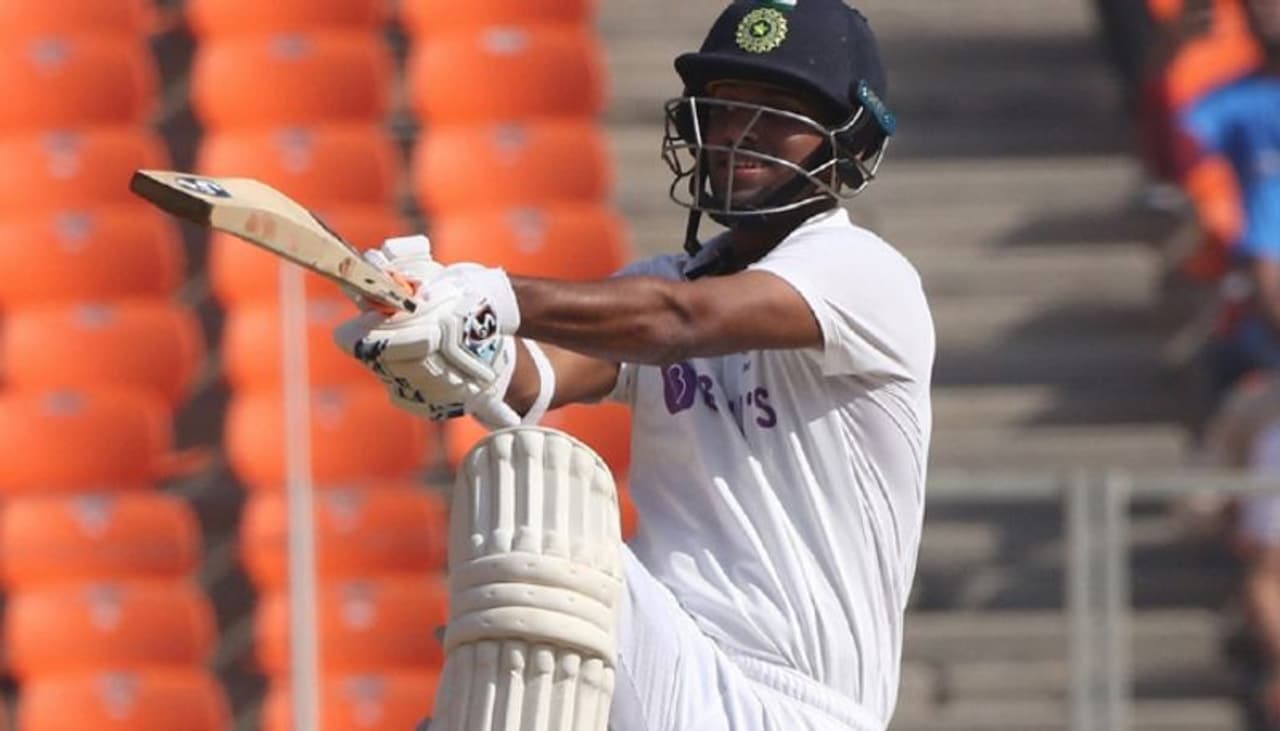 <p>ఇంగ్లాండ్‌తో జరిగిన తొలి టెస్టులో 85 పరుగులతో నాటౌట్‌గా నిలిచిన వాషింగ్టన్ సుందర్, నాలుగో టెస్టులో 96 పరుగులు చేసి అజేయంగా నిలిచింది. సెంచరీకి నాలుగు పరుగుల దూరంలో ఆగిపోయిన వాషింగ్టన్ సుందర్, అద్భుతమైన ఇన్నింగ్స్‌లో టీమిండియాకు మంచి ఆధిక్యం దక్కడంలో కీలక పాత్ర పోషించాడు..</p>