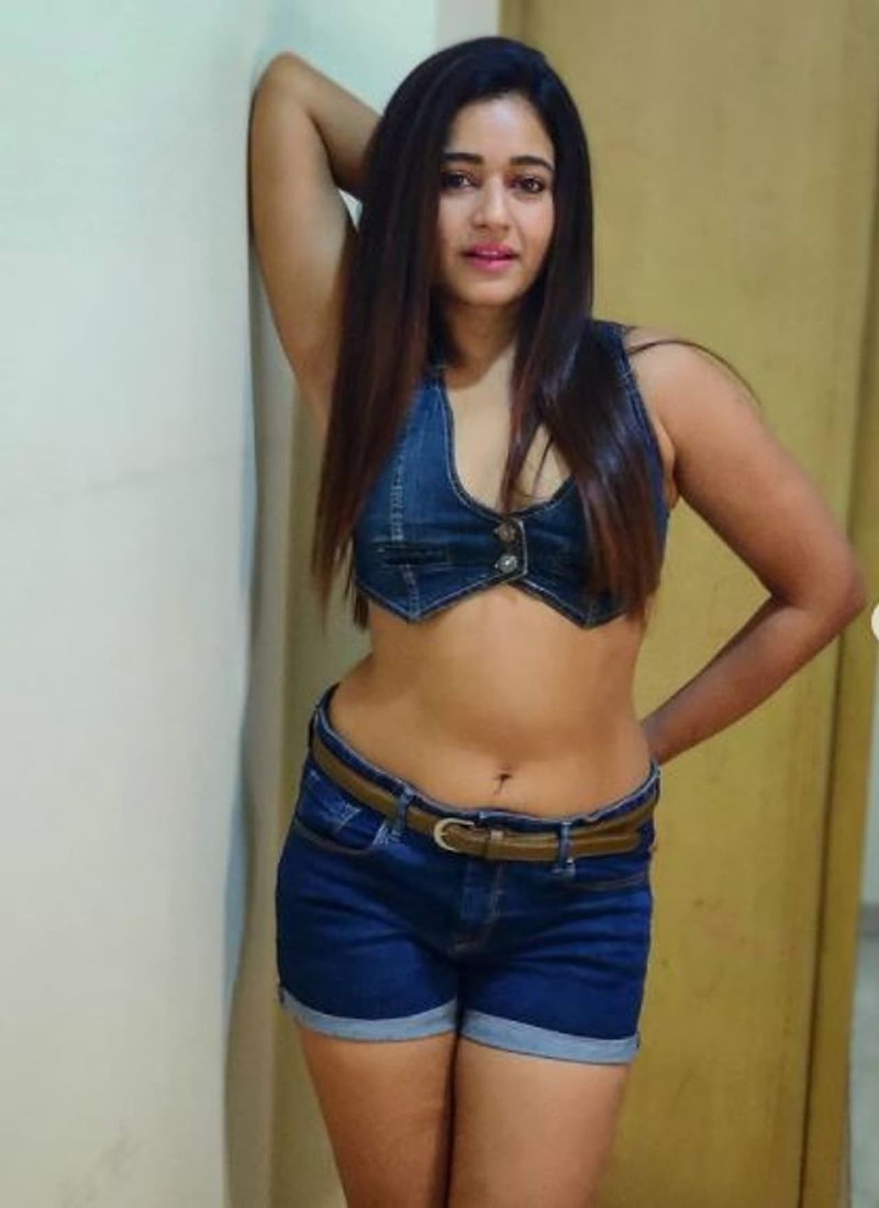 <h2>&nbsp;</h2><p>தெலுங்கு, மலையாளம், கன்னட மொழி படங்களில் ரவுண்ட் அடித்து வந்த பஞ்சாபி அழகியான பூனம் பாஜ்வாவை சேவல் படம் மூலம் தமிழுக்கு இறக்குமதி செய்தார் இயக்குநர் ஹரி.&nbsp;</p>