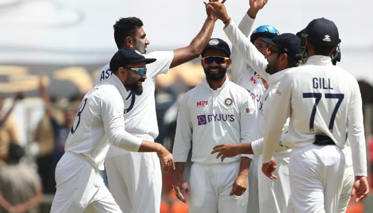 <p>இந்தியா இங்கிலாந்து இடையேயான 4 டெஸ்ட் போட்டிகள் கொண்ட தொடரை இந்திய அணி 3 1 என வென்றதுடன், ஐசிசி டெஸ்ட் சாம்பியன்ஷிப் ஃபைனலுக்கு முன்னேறியது. இன்று முடிந்த கடைசி டெஸ்ட்டின் ஆட்டநாயகனாக ரிஷப் பண்ட்டும், தொடர்நாயகனாக ரவிச்சந்திரன் அஷ்வினும் தேர்வு செய்யப்பட்டனர். <br /> </p> <p>இந்தியா இங்கிலாந்து இடையேயான 4 டெஸ்ட் போட்டிகள் கொண்ட தொடரை இந்திய அணி 3 1 என வென்றதுடன், ஐசிசி டெஸ்ட் சாம்பியன்ஷிப் ஃபைனலுக்கு முன்னேறியது. இன்று முடிந்த கடைசி டெஸ்ட்டின் ஆட்டநாயகனாக ரிஷப் பண்ட்டும், தொடர்நாயகனாக ரவிச்சந்திரன் அஷ்வினும் தேர்வு செய்யப்பட்டனர். <br /> </p>