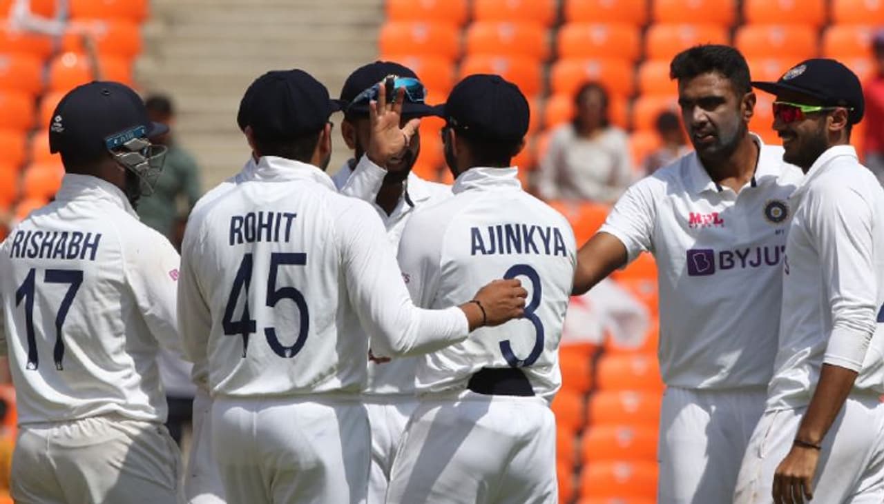 <p>వచ్చే నెలలో న్యూజిలాండ్‌తో టెస్టు ఛాంపియన్‌షిప్ ఫైనల్ ఆడేందుకు ఇంగ్లాండ్ వెళ్తున్న టీమిండయా అక్కడే, ఆతిథ్య జట్టుతో ఐదు మ్యాచులు టెస్టు సిరీస్ కూడా ఆడనుంది.</p>