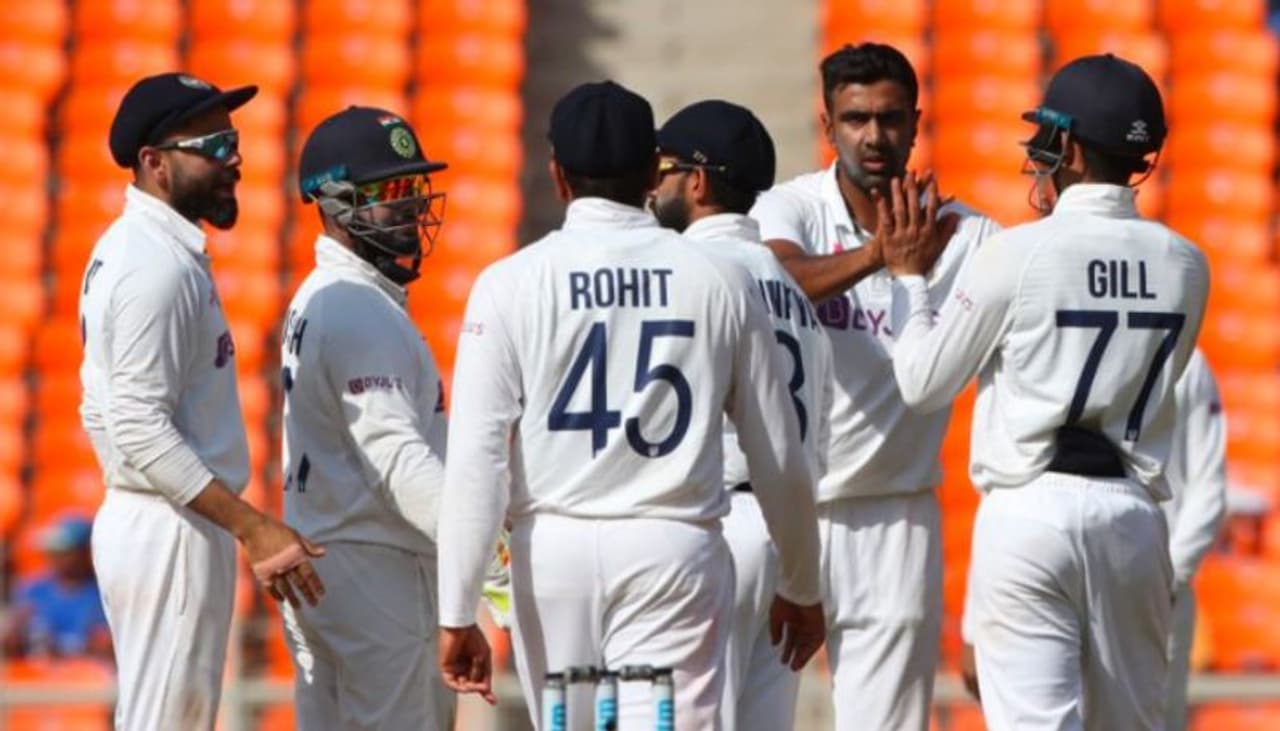 <p>మొదటి టెస్టు ఓడిన తర్వాత వరుసగా రెండు టెస్టు సిరీస్‌లు గెలవడం టీమిండియాకి ఇదే మొదటిసారి. ఆస్ట్రేలియాలో ఆడిలైడ్‌ టెస్టులో చిత్తుగా ఓడిన టీమిండియా, 2 1 తేడాతో బోర్డర్ గవాస్కర్ టోర్నీని గెలుచుకోగా, ఇంగ్లాండ్‌తో టెస్టు సిరీస్‌ను 1 3 తేడాతో గెలిచింది...</p>