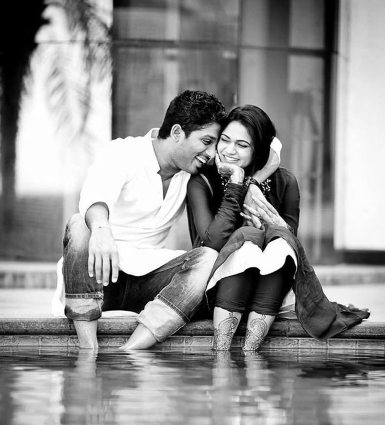 వరంగల్ అమ్మాయి స్నేహా రెడ్డి అమెరికాలో మాస్టర్స్ పూర్తి చేసి ఇండియాకు వచ్చారు. స్నేహా రెడ్డి తండ్రి హైదరాబాద్ లో ప్రముఖ విద్యా సంస్థలకు అధిపతి. నేటివ్ వరంగల్ అయినా కూడా హైదరాబాద్ లో సెటిల్ అయిన ఉన్నతమైన కుటుంబం. వరంగల్ అమ్మాయి స్నేహా రెడ్డి అమెరికాలో మాస్టర్స్ పూర్తి చేసి ఇండియాకు వచ్చారు. స్నేహా రెడ్డి తండ్రి హైదరాబాద్ లో ప్రముఖ విద్యా సంస్థలకు అధిపతి. నేటివ్ వరంగల్ అయినా కూడా హైదరాబాద్ లో సెటిల్ అయిన ఉన్నతమైన కుటుంబం.