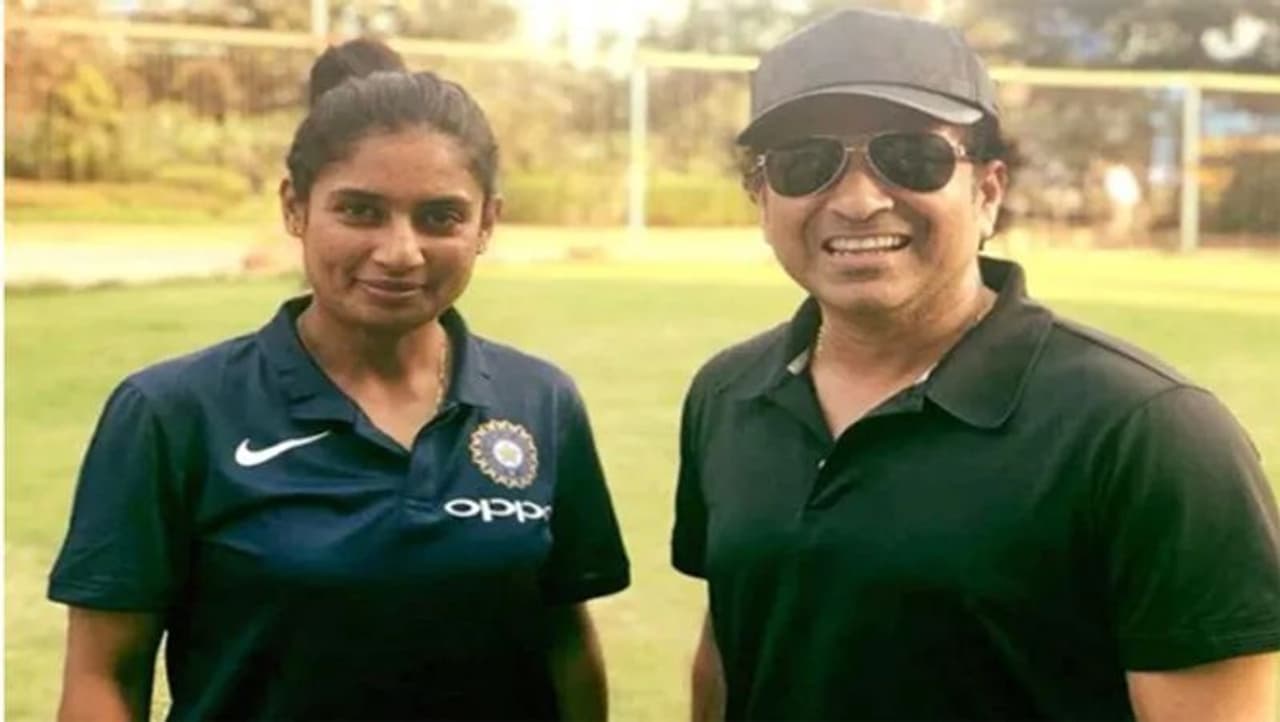 <p>క్రికెట్లో సచిన్ టెండూల్కర్ గ్రేట్ ప్లేయర్. అయితే కెప్టెన్గా మాత్రం ‘మాస్టర్’ రికార్డు ఏ మాత్రం మెరుగ్గా లేదు. అయితే సచిన్ టెండూల్కర్ కెప్టెన్సీలో టీమిండియా గెలుపు కోసం ఓ ప్లేయర్గా, కెప్టెన్గా ఆయన చేయాల్సిందంతా చేశాడు, కానీ జట్టులో సభ్యుల నుంచి ఎలాంటి సహకారం లభించలేదు...</p> <p>క్రికెట్లో సచిన్ టెండూల్కర్ గ్రేట్ ప్లేయర్. అయితే కెప్టెన్గా మాత్రం ‘మాస్టర్’ రికార్డు ఏ మాత్రం మెరుగ్గా లేదు. అయితే సచిన్ టెండూల్కర్ కెప్టెన్సీలో టీమిండియా గెలుపు కోసం ఓ ప్లేయర్గా, కెప్టెన్గా ఆయన చేయాల్సిందంతా చేశాడు, కానీ జట్టులో సభ్యుల నుంచి ఎలాంటి సహకారం లభించలేదు...</p>