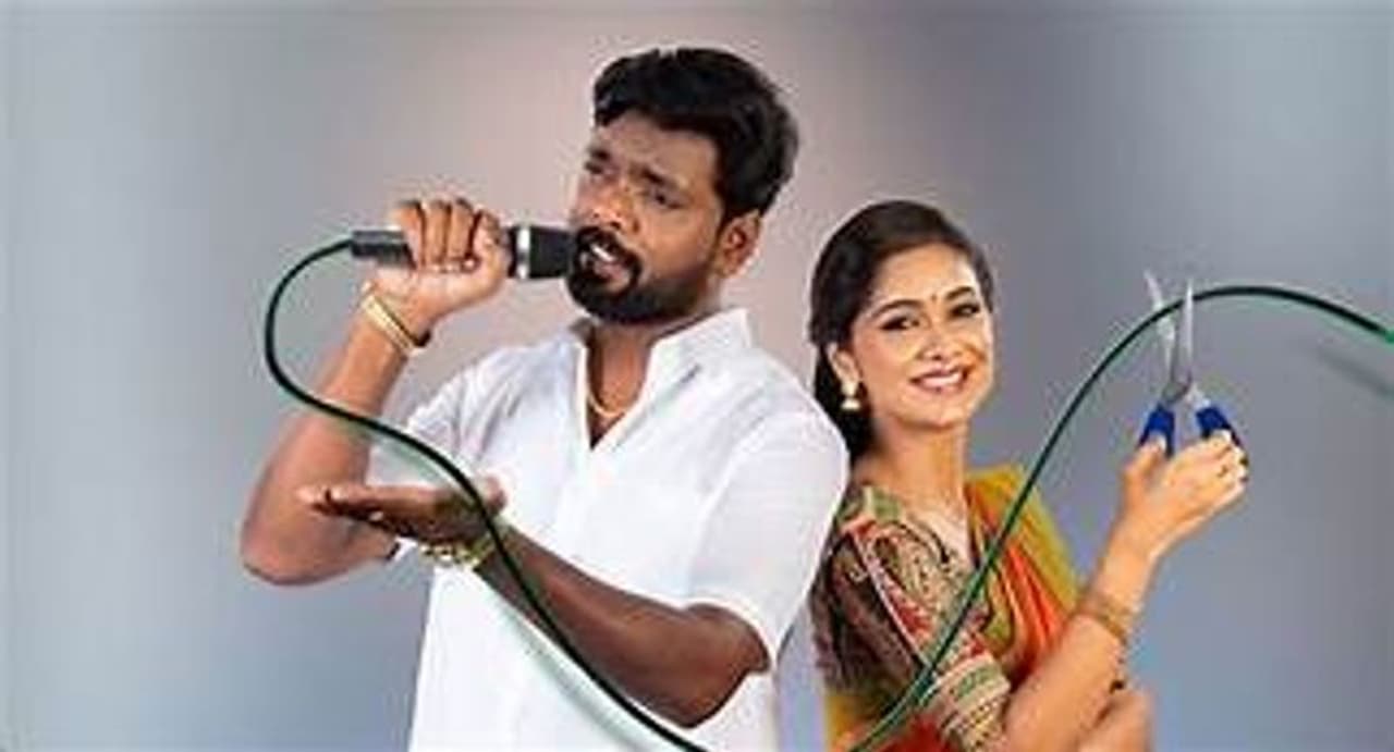 <p>அந்த வகையில் குடும்ப கதையை மையமாக வைத்து, சென்டிமென்ட், காதல், காமெடி, என அனைத்து அம்சங்களுடனும் ஒளிபரப்பாகி வருகிறது 'சுந்தரி நீயும் சுந்தரன் நானும்' சீரியல்.</p> <p>அந்த வகையில் குடும்ப கதையை மையமாக வைத்து, சென்டிமென்ட், காதல், காமெடி, என அனைத்து அம்சங்களுடனும் ஒளிபரப்பாகி வருகிறது 'சுந்தரி நீயும் சுந்தரன் நானும்' சீரியல்.</p>