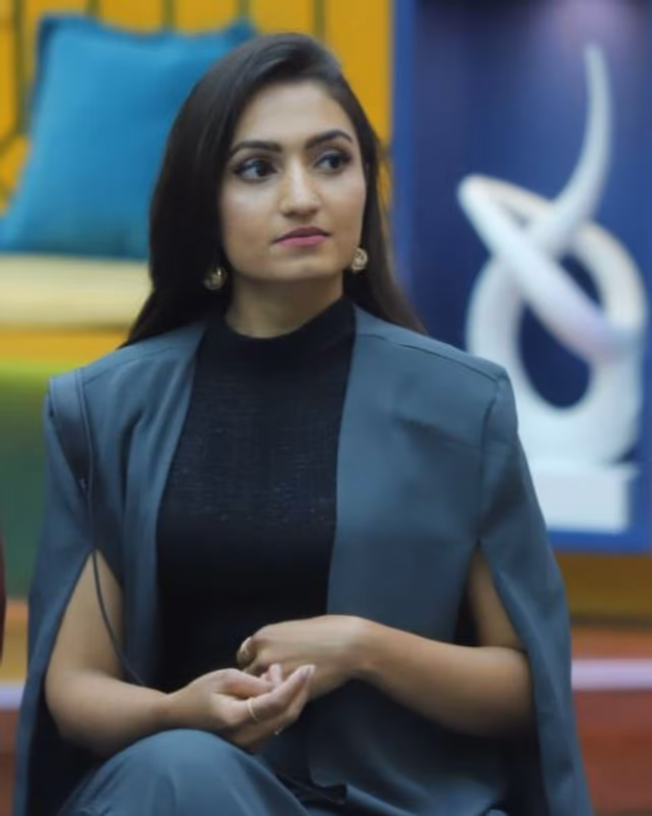 <p>ಬಿಗ್ ಬಾಸ್ ಮನೆಯಲ್ಲಿ ಗುಳಿಕೆನ್ನೆ ಚೆಲುವೆ ವೈಷ್ಣವಿ.</p> <p>ಬಿಗ್ ಬಾಸ್ ಮನೆಯಲ್ಲಿ ಗುಳಿಕೆನ್ನೆ ಚೆಲುವೆ ವೈಷ್ಣವಿ.</p>