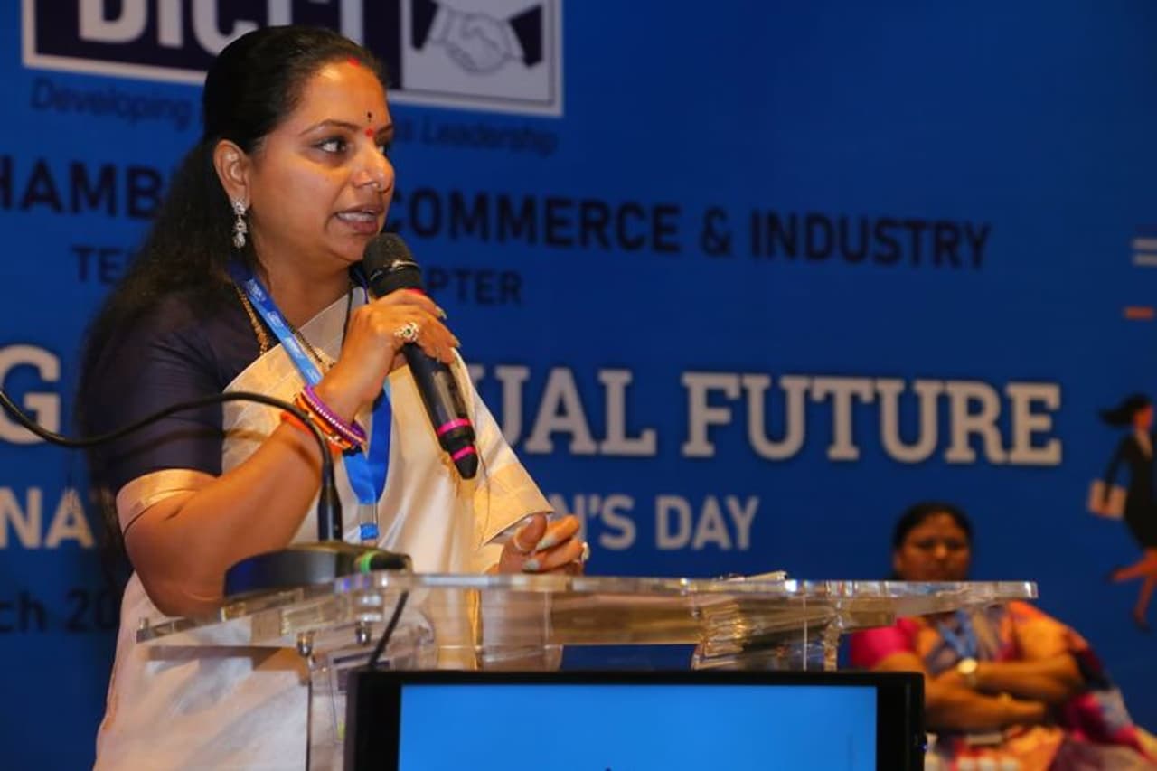 హైదరాబాద్: ప్రపంచ వ్యాప్తంగా మహిళలు రకరకాలుగా వివక్షకు గురవుతున్నారని... దేశంలో ఇప్పటికీ దళిత మహిళలపై కుల వివక్షత కొనసాగుతోందని టీఆర్ఎస్ ఎమ్మెల్సీ కల్వకుంట్ల కవిత పేర్కొన్నారు. హైదరాబాద్ సోమాజిగూడ లోని పార్క్ హోటల్ లో దళిత్ చాంబర్ ఆఫ్ కామర్స్ అండ్ ఇండస్ట్రీ(డిక్కీ) ఆధ్వర్యంలో జరిగిన మహిళా దినోత్సవ వేడుకల్లో ఎమ్మెల్సీ కవిత ముఖ్య అతిథిగా పాల్గొన్నారు. ఈ సందర్భంగా అందరికీ అంతర్జాతీయ మహిళా దినోత్సవ శుభాకాంక్షలు తెలిపారు. హైదరాబాద్: ప్రపంచ వ్యాప్తంగా మహిళలు రకరకాలుగా వివక్షకు గురవుతున్నారని... దేశంలో ఇప్పటికీ దళిత మహిళలపై కుల వివక్షత కొనసాగుతోందని టీఆర్ఎస్ ఎమ్మెల్సీ కల్వకుంట్ల కవిత పేర్కొన్నారు. హైదరాబాద్ సోమాజిగూడ లోని పార్క్ హోటల్ లో దళిత్ చాంబర్ ఆఫ్ కామర్స్ అండ్ ఇండస్ట్రీ(డిక్కీ) ఆధ్వర్యంలో జరిగిన మహిళా దినోత్సవ వేడుకల్లో ఎమ్మెల్సీ కవిత ముఖ్య అతిథిగా పాల్గొన్నారు. ఈ సందర్భంగా అందరికీ అంతర్జాతీయ మహిళా దినోత్సవ శుభాకాంక్షలు తెలిపారు.