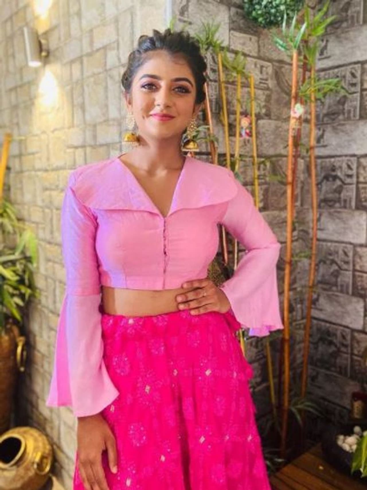 <p>பிங்க் நிற உடையில் பளீச் அழகு </p> <p>பிங்க் நிற உடையில் பளீச் அழகு </p>