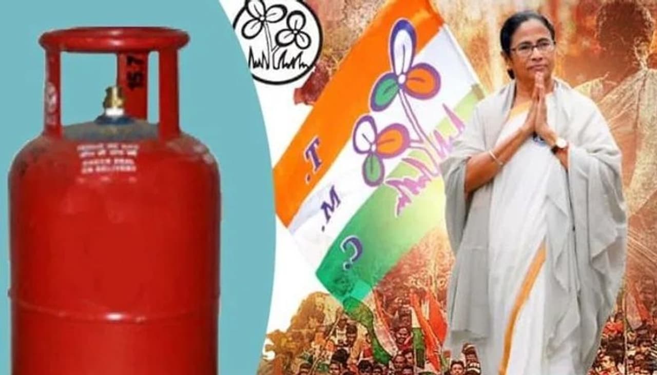 <p>On International Women's Day, Mamata will hold a mass rally on the streets of Kolkata to protest the rise in prices of petroleum products and cooking gas. Trinamool supremo Mamata Banerjee will march from College Street to Dorina Crossing on Monday afternoon.</p> <p>On International Women's Day, Mamata will hold a mass rally on the streets of Kolkata to protest the rise in prices of petroleum products and cooking gas. Trinamool supremo Mamata Banerjee will march from College Street to Dorina Crossing on Monday afternoon.</p>