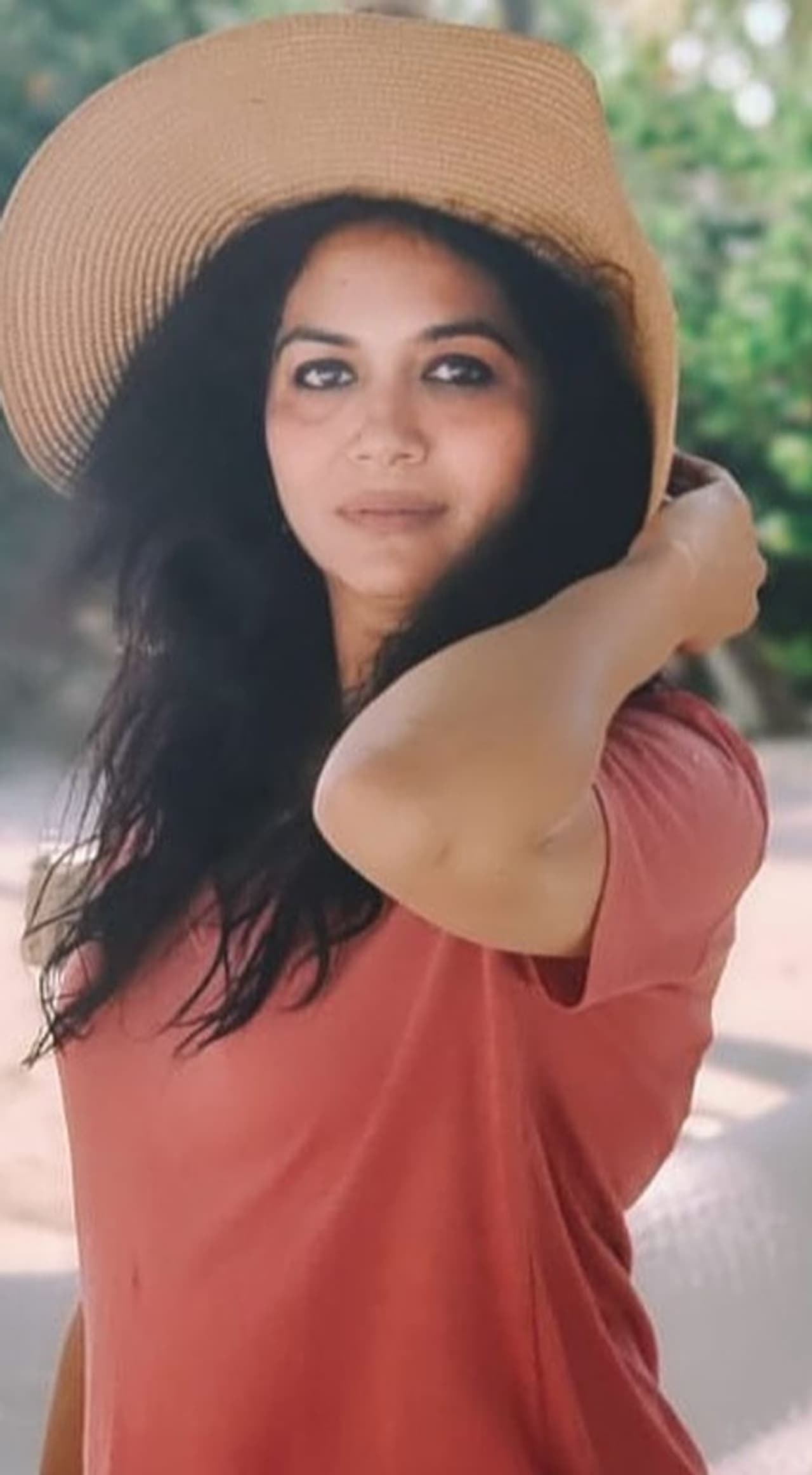 ఇంస్టాగ్రామ్ లో ఓ ఫోటో పంచుకున్న సునీత.. సుదీర్ఘమైన పెద్ద కామెంట్ పెట్టారు. తనపై విమర్శలు చేసిన వారిపై ఆక్రోశం వెళ్లగక్కారు. అదే సమయంలో తన ఆవేదన తెలియజేశారు. ఇంస్టాగ్రామ్ లో ఓ ఫోటో పంచుకున్న సునీత.. సుదీర్ఘమైన పెద్ద కామెంట్ పెట్టారు. తనపై విమర్శలు చేసిన వారిపై ఆక్రోశం వెళ్లగక్కారు. అదే సమయంలో తన ఆవేదన తెలియజేశారు.