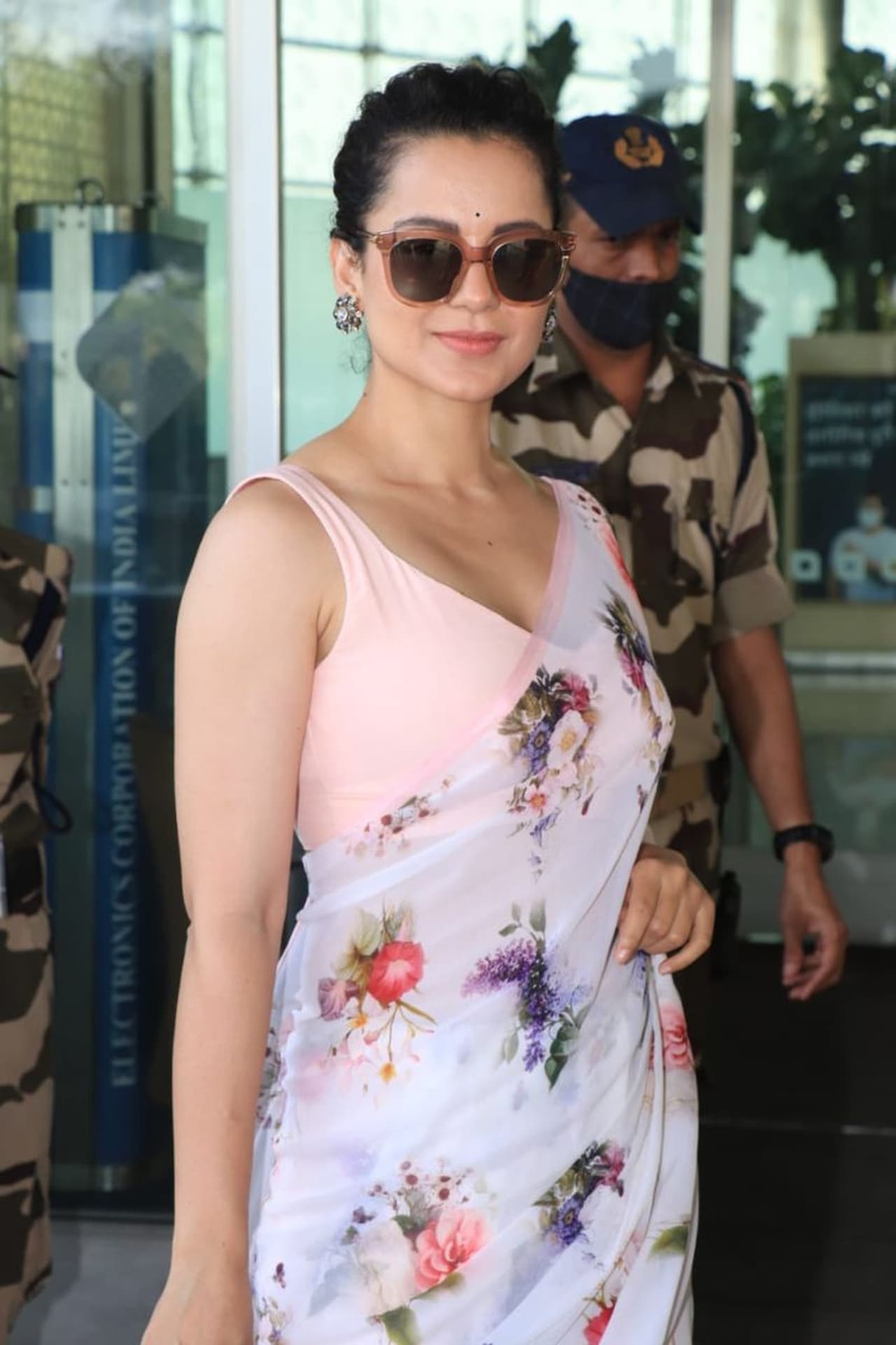 <p>ಬಾಲಿವುಡ್ ನಟಿ ಕಂಗನಾ ರಣಾವತ್ ವಿರುದ್ಧ ಮುಂಬೈ ಪೊಲೀಸರು ಎಫ್ಐಆರ್ ದಾಖಲಿಸಿದ್ದಾರೆ.</p> <p>ಬಾಲಿವುಡ್ ನಟಿ ಕಂಗನಾ ರಣಾವತ್ ವಿರುದ್ಧ ಮುಂಬೈ ಪೊಲೀಸರು ಎಫ್ಐಆರ್ ದಾಖಲಿಸಿದ್ದಾರೆ.</p>