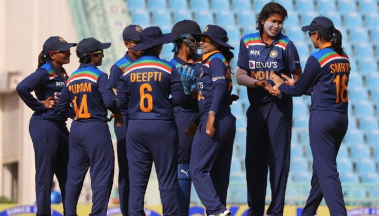 <p>ఇంగ్లాండ్ టూర్లో 8 ఏళ్ల గ్యాప్ తర్వాత తొలిసారి టెస్టు మ్యాచ్ ఆడనుంది భారత మహిళా జట్టు. నాలుగు రోజుల పాటు సాగే టెస్టు మ్యాచ్కి మిథాలీరాజ్ నాయకత్వం వహిస్తుంది...</p> <p>ఇంగ్లాండ్ టూర్లో 8 ఏళ్ల గ్యాప్ తర్వాత తొలిసారి టెస్టు మ్యాచ్ ఆడనుంది భారత మహిళా జట్టు. నాలుగు రోజుల పాటు సాగే టెస్టు మ్యాచ్కి మిథాలీరాజ్ నాయకత్వం వహిస్తుంది...</p>