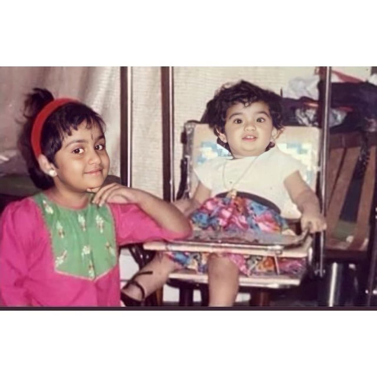 ఇక ఈ ఫొటోలో ఉన్న బేబీ ఎవరో కాదు మన కీర్తి సురేష్. కీర్తి సురేష్ సోషల్ మీడియాలో తన చైల్డ్ హుడ్ ఫోటోలు పోస్ట్ చేసింది. దానికి కారణం నేడు వాళ్ళ అక్క బర్త్ డే. ఇక ఈ ఫొటోలో ఉన్న బేబీ ఎవరో కాదు మన కీర్తి సురేష్. కీర్తి సురేష్ సోషల్ మీడియాలో తన చైల్డ్ హుడ్ ఫోటోలు పోస్ట్ చేసింది. దానికి కారణం నేడు వాళ్ళ అక్క బర్త్ డే.