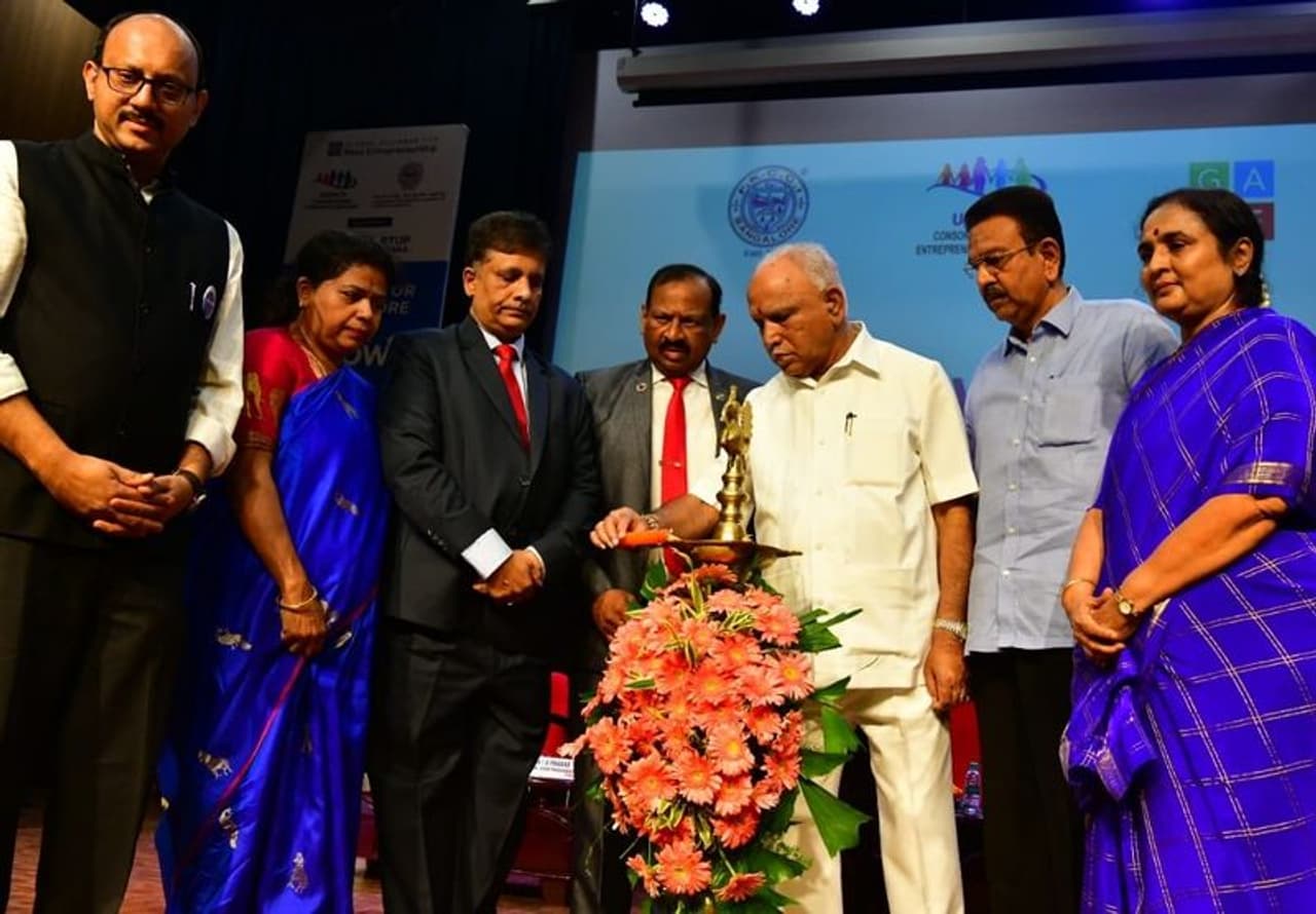 <p>ಬುಧವಾರ ಕರ್ನಾಟಕ ವಾಣಿಜ್ಯ ಮತ್ತು ಕೈಗಾರಿಕಾ ಮಹಾಸಂಸ್ಥೆ (ಎಫ್ಕೆಸಿಸಿಐ), ‘ಉಬುಂಟು’ ಮತ್ತು ಗ್ಲೋಬಲ್ ಅಲೈಯನ್ಸ್ ಫಾರ್ ಮಾಸ್ ಎಂಟರ್ಪ್ರೆನ್ಯೂರ್ಶಿಫ್ (ಗೇಮ್) ಜಂಟಿಯಾಗಿ ಏರ್ಪಡಿಸಿದ್ದ ಸಮಾರಂಭದಲ್ಲಿ ಮಹಿಳಾ ಉದ್ಯಮಗಳನ್ನು ಬೆಂಬಲಿಸುವ ವೇಗವರ್ಧಕ ‘ಎಕ್ಸಲರೇಟರ್ ಬೆಂಗಳೂರು’ ಕಾರ್ಯಕ್ರಮಕ್ಕೆ ಚಾಲನೆ ನೀಡಿದ ಸಿಎಂ ಯಡಿಯೂರಪ್ಪ</p> <p>ಬುಧವಾರ ಕರ್ನಾಟಕ ವಾಣಿಜ್ಯ ಮತ್ತು ಕೈಗಾರಿಕಾ ಮಹಾಸಂಸ್ಥೆ (ಎಫ್ಕೆಸಿಸಿಐ), ‘ಉಬುಂಟು’ ಮತ್ತು ಗ್ಲೋಬಲ್ ಅಲೈಯನ್ಸ್ ಫಾರ್ ಮಾಸ್ ಎಂಟರ್ಪ್ರೆನ್ಯೂರ್ಶಿಫ್ (ಗೇಮ್) ಜಂಟಿಯಾಗಿ ಏರ್ಪಡಿಸಿದ್ದ ಸಮಾರಂಭದಲ್ಲಿ ಮಹಿಳಾ ಉದ್ಯಮಗಳನ್ನು ಬೆಂಬಲಿಸುವ ವೇಗವರ್ಧಕ ‘ಎಕ್ಸಲರೇಟರ್ ಬೆಂಗಳೂರು’ ಕಾರ್ಯಕ್ರಮಕ್ಕೆ ಚಾಲನೆ ನೀಡಿದ ಸಿಎಂ ಯಡಿಯೂರಪ್ಪ</p>